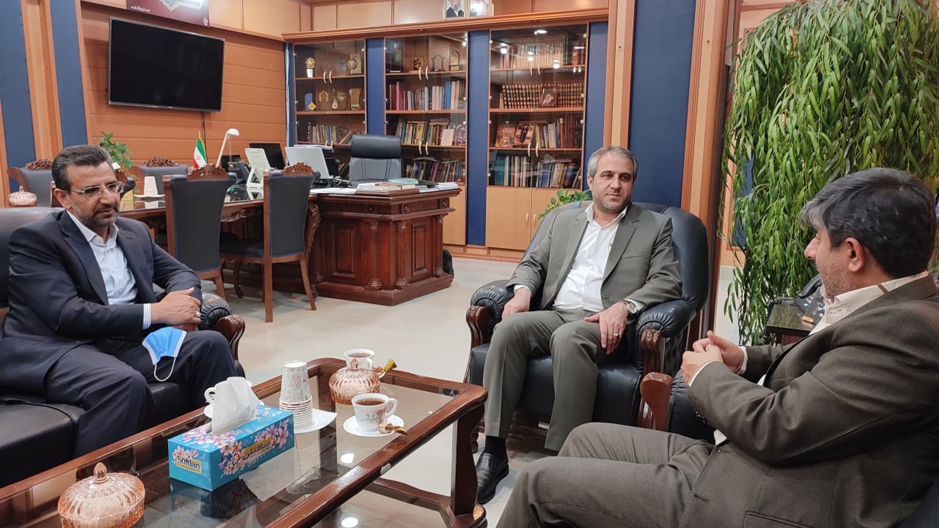 دیدار حسینی مدیر کل گمرکات استان مرکزی با " مهدی الیاسی " سرپرست فرمانداری ویژه شهرستان ساوه