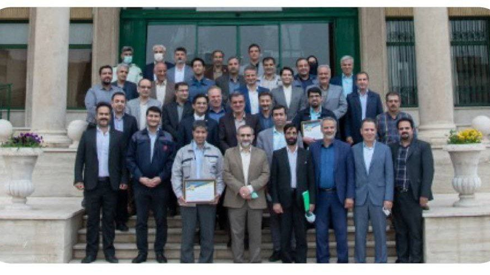 نشست صمیمی استاندار محترم
به مناسبت هفته جهانی کار و کارگر