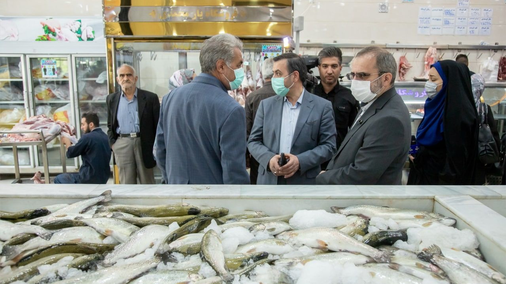 بازدید استاندار مرکزی، معاون هماهنگی امور اقتصادی استاندار و رییس سازمان جهاد کشاورزی استان از عرضه مرغ و گوشت در فروشگاه‌های اراک