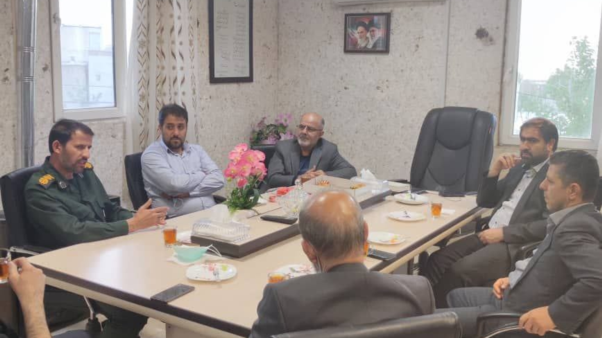 سردار تمیزی فرمانده قرارگاه تابان (تامین منزلت و معیشت اعضای وابسته نیروهای مسلح) به همراه هیئت همراه با فرماندار شهرستان فراهان دیدار کردند.