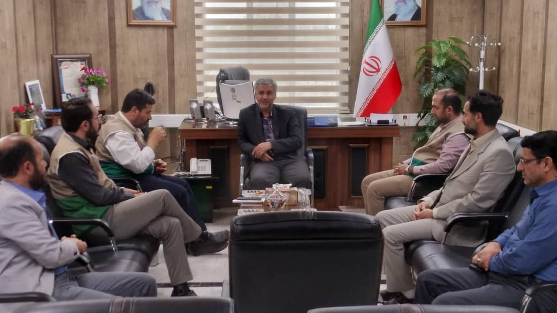 نشست مسئول کانون مرکزی خادمیاران شهرستان با سرپرست فرمانداری خمین برگزار شد