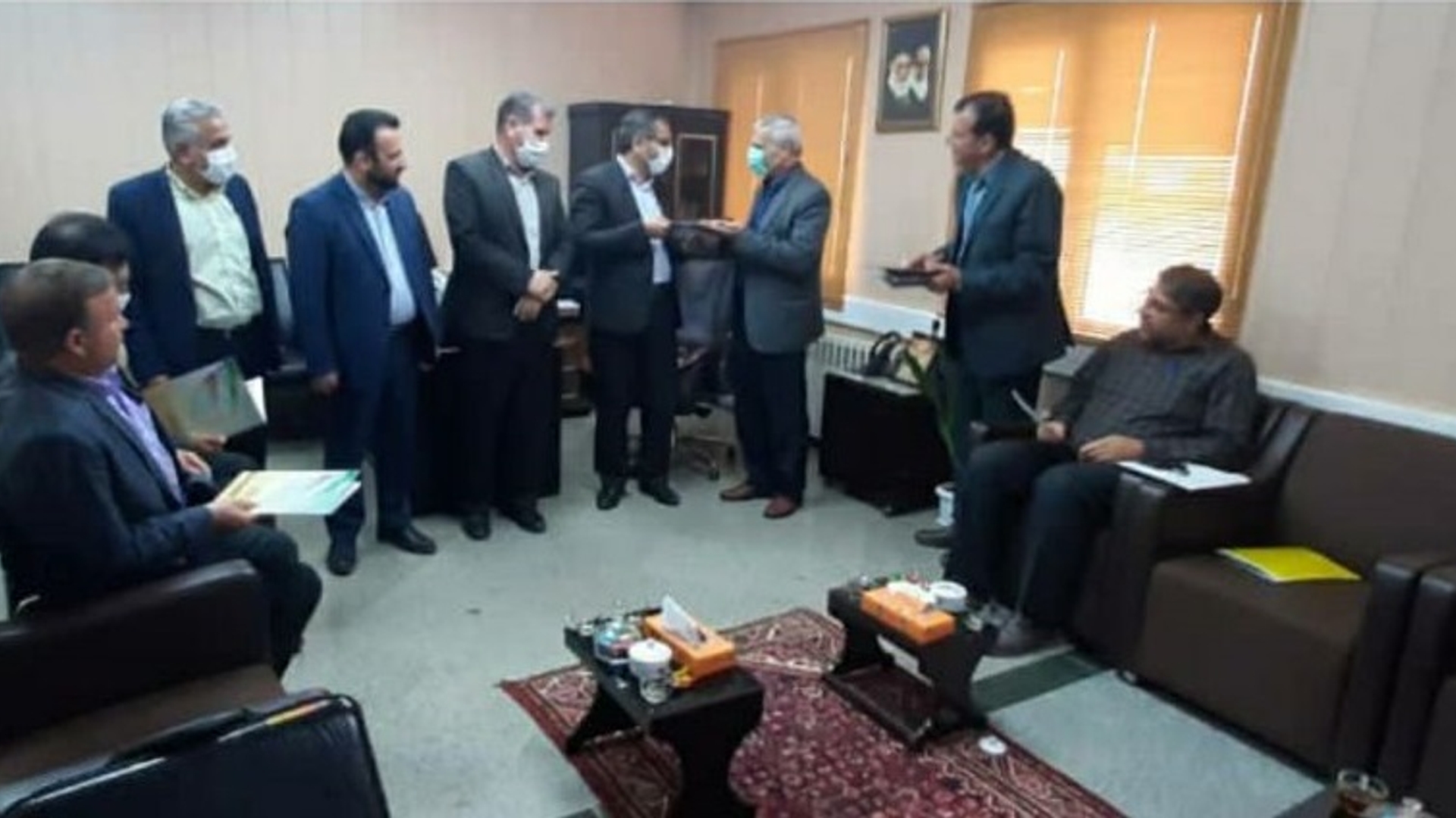 تقدیر دکتر آصفری، نماینده مردم شریف شهرستان های اراک، کمیجان‌‌ و خنداب در مجلس شورای اسلامی به فرماندار، معاونین فرماندار، بخشدار مرکزی و برخی مدیران شهرستان