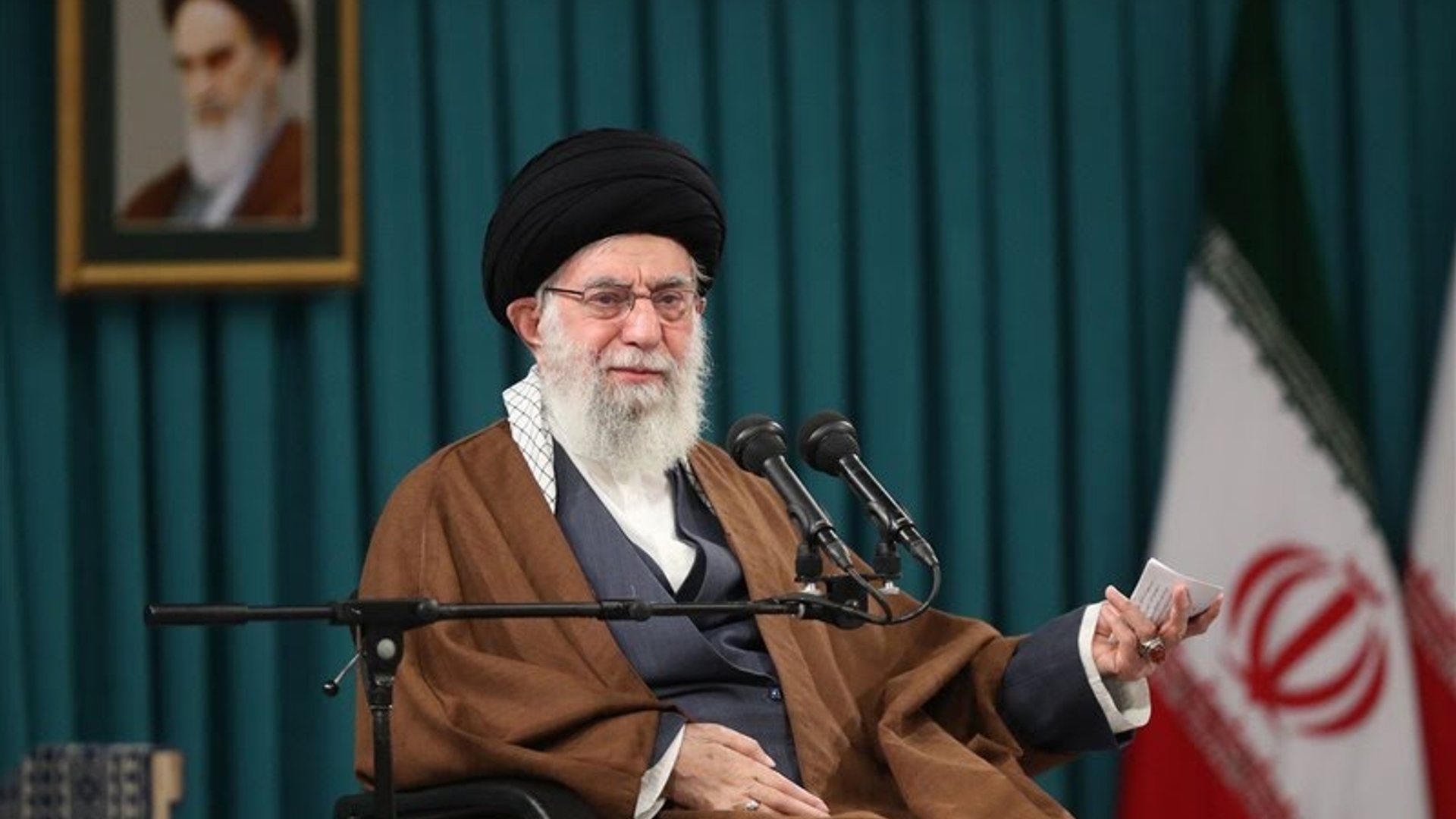 امام خامنه‌ای: تلاش برای افزایش نسل و حمایت از خانواده از ضروری‌ترین فرائض و سیاستی حیاتی است