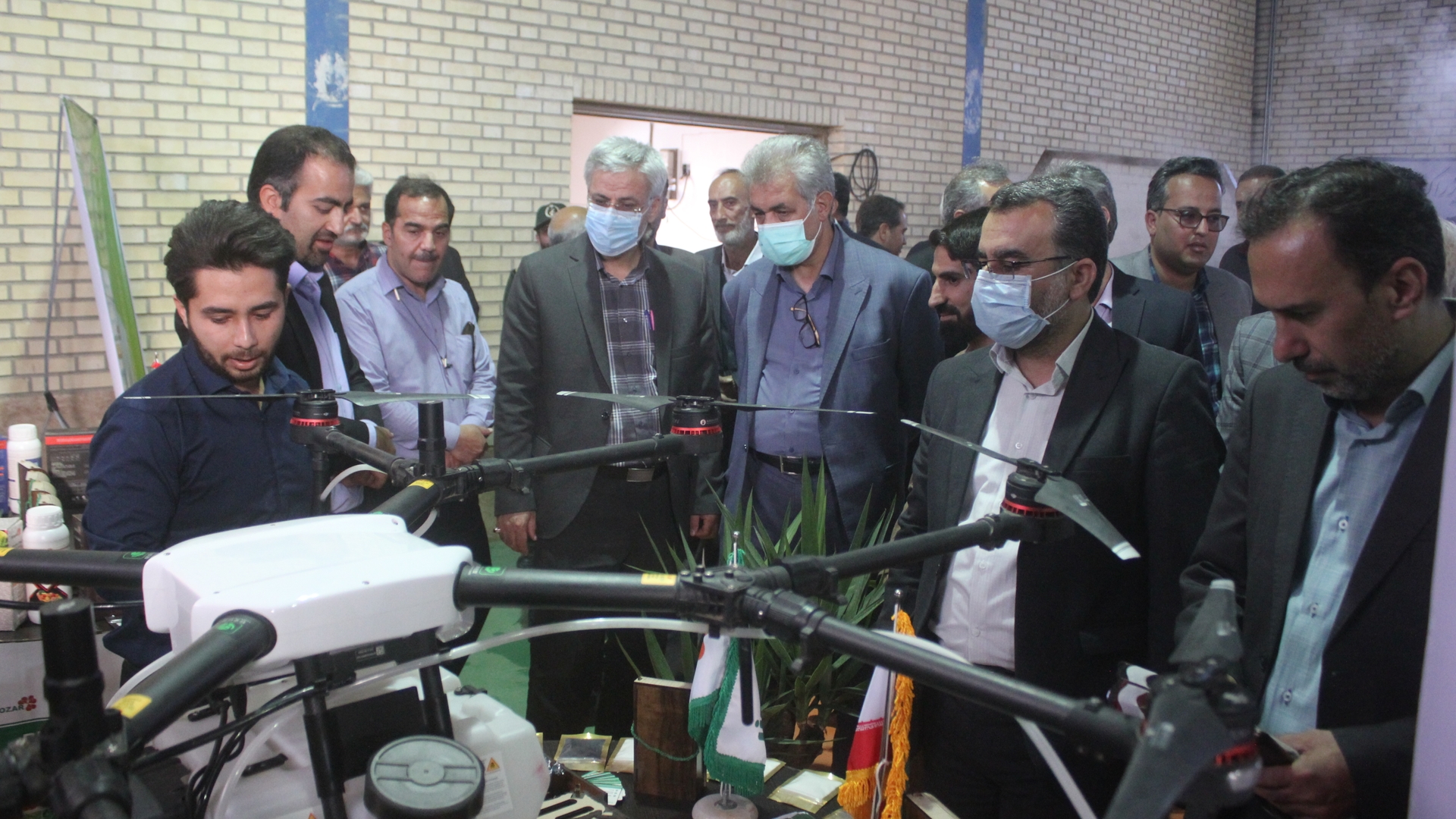 فرماندار از نمایشگاه محصولات خانگی و گل های آپارتمانی روستای شهابیه بازدید کرد