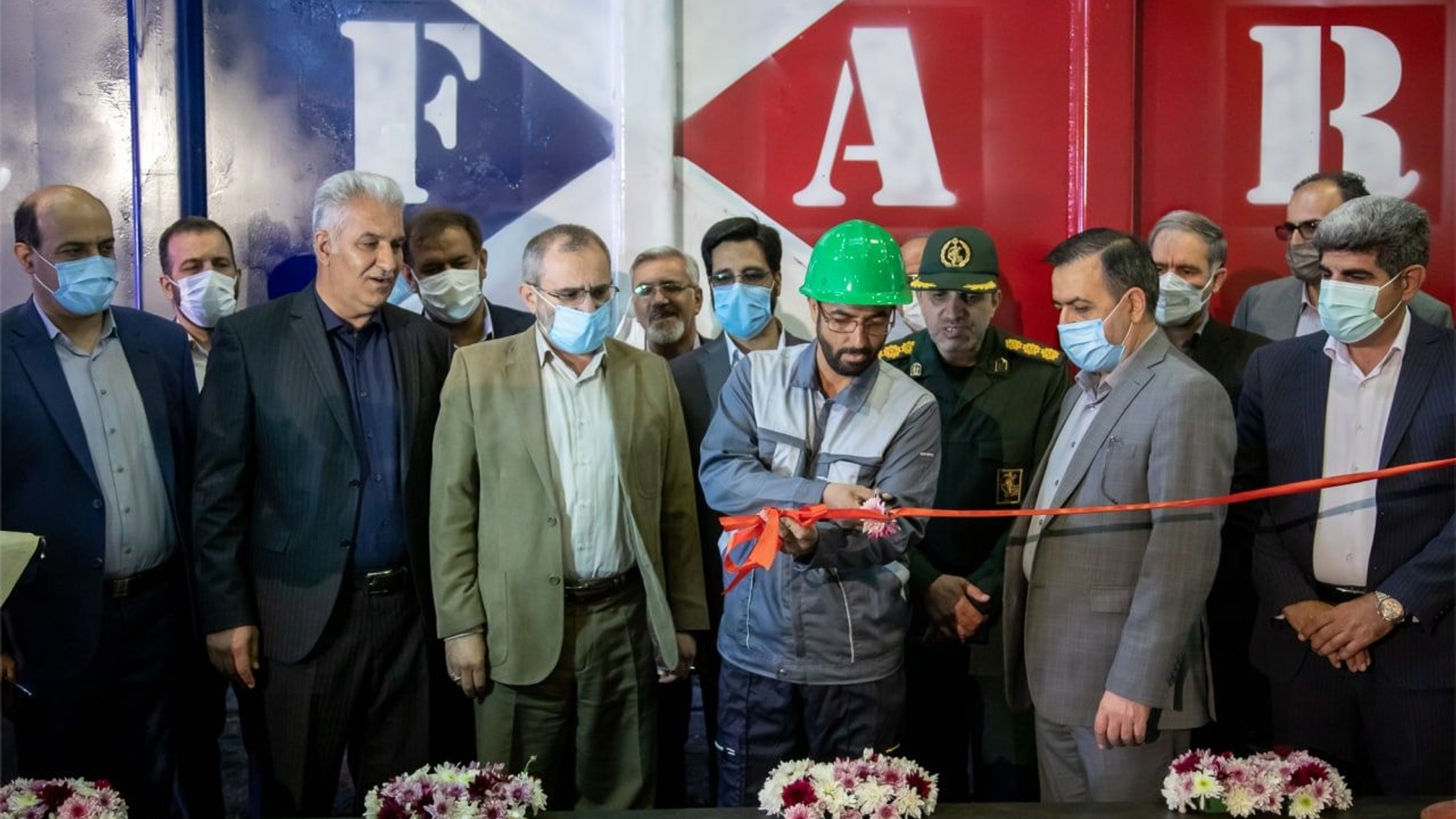 بازدید استاندار مرکزی به همراه معاون هماهنگی امور اقتصادی استاندار و جمعی از مدیران از شرکت تعاونی برفره و بهره‌برداری از محصول جدید واگن این شرکت 

یکشنبه ۱ خرداد