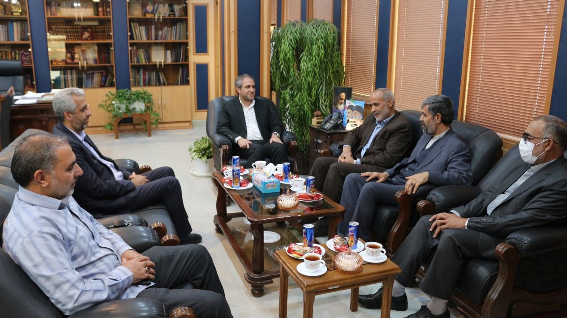 نشست و گفتگو  رییس و اعضای هیئت نظارت بر انتخابات با مهدی الیاسی سرپرست فرمانداری ویژه شهرستان ساوه.