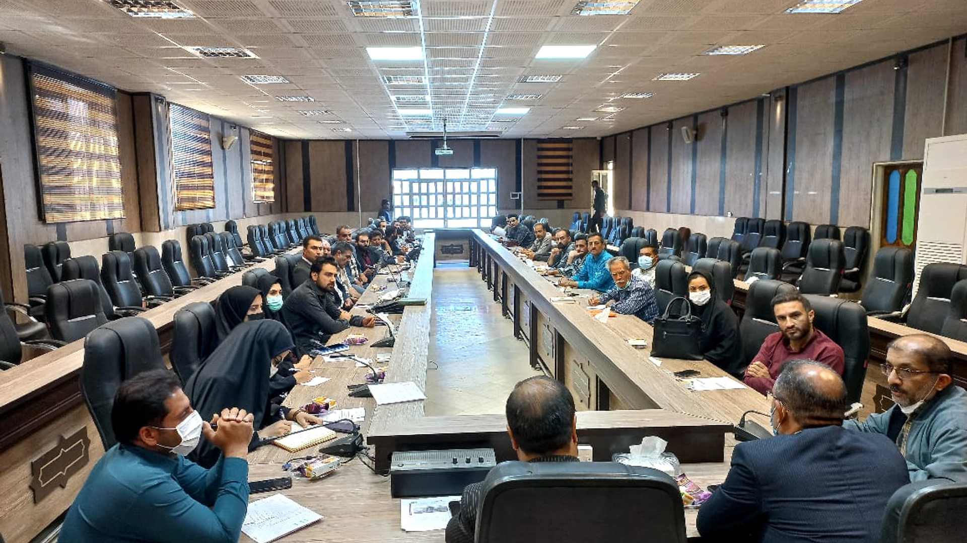 نشست دهیاران بخش مرکزی با آقازیارتی فرماندار شهرستان فراهان و بخشدار مرکزی و حضور مسئولین ادارات با محوریت بررسی وضعیت بخش در محل فرمانداری برگزار شد.