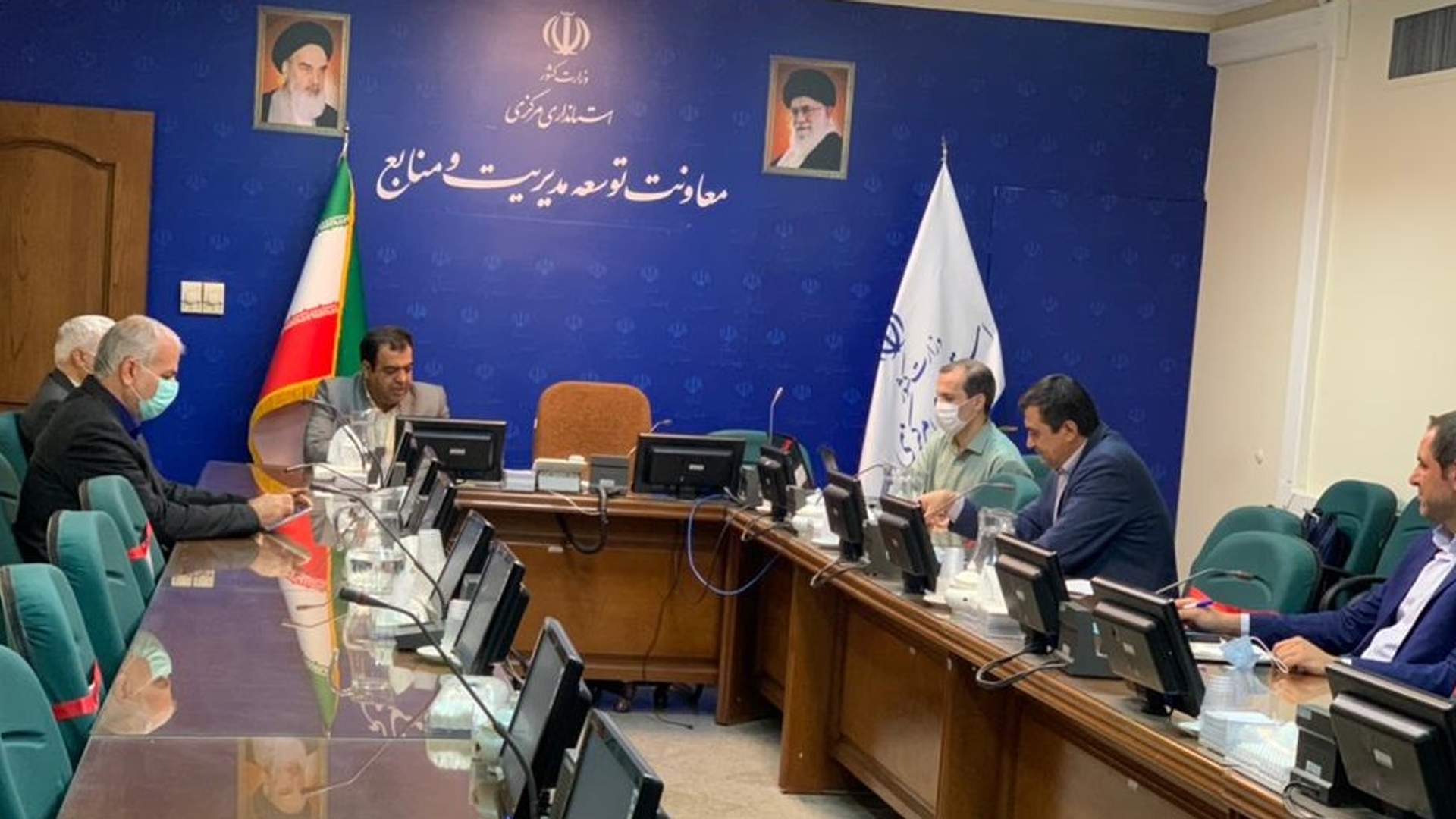 برگزاری جلسه بازگشایی پاکات خدمات حمل و نقل درون شهری و برون شهری استانداری(آژانس)