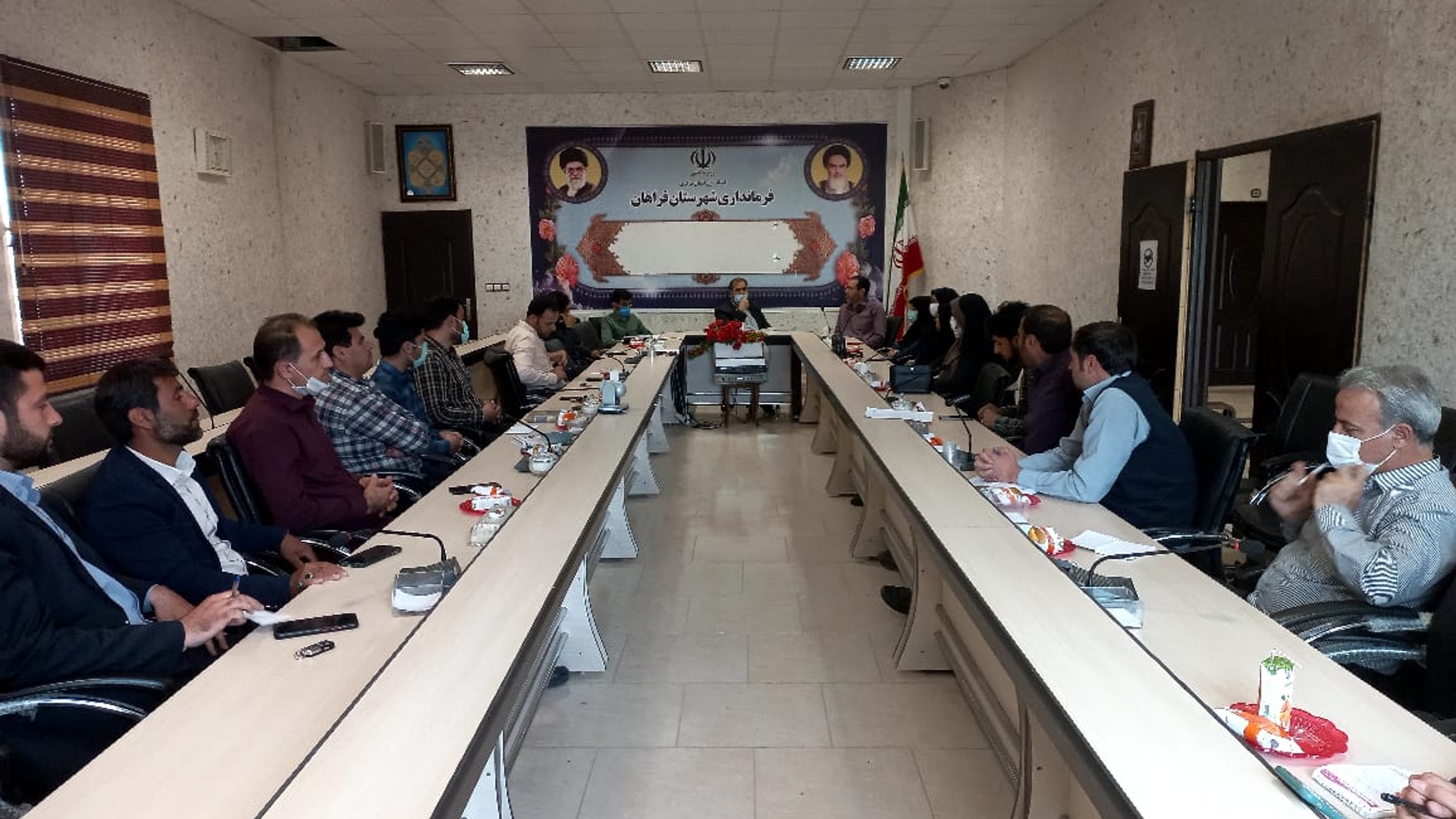 نشست صمیمی فرماندار شهرستان فراهان با اصحاب رسانه و روابط عمومی ادارات