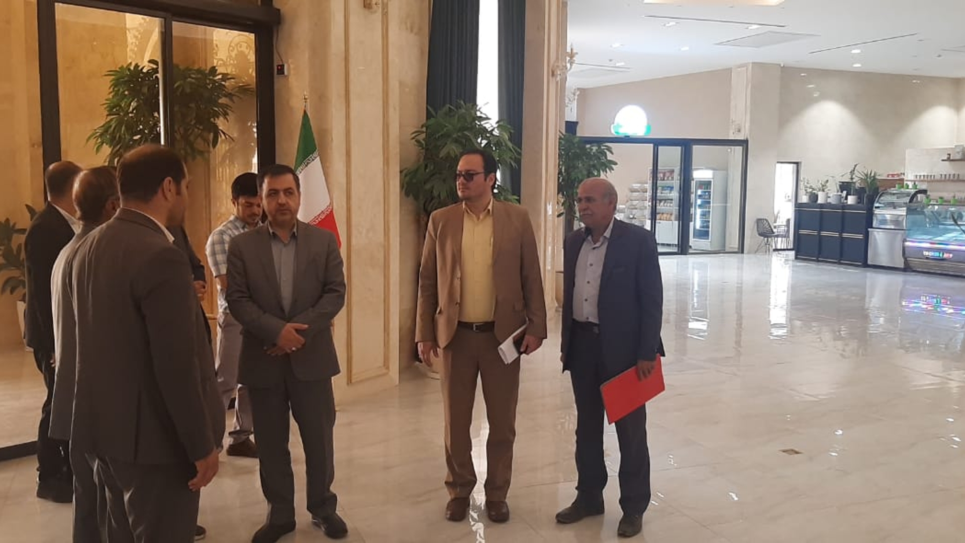 بازدید معاون هماهنگی امور اقتصادی و توسعه منطقه ای از مجتمع گردشگری رونیکا پالاس 

چهارشنبه ۴ خرداد ۱۴۰۱