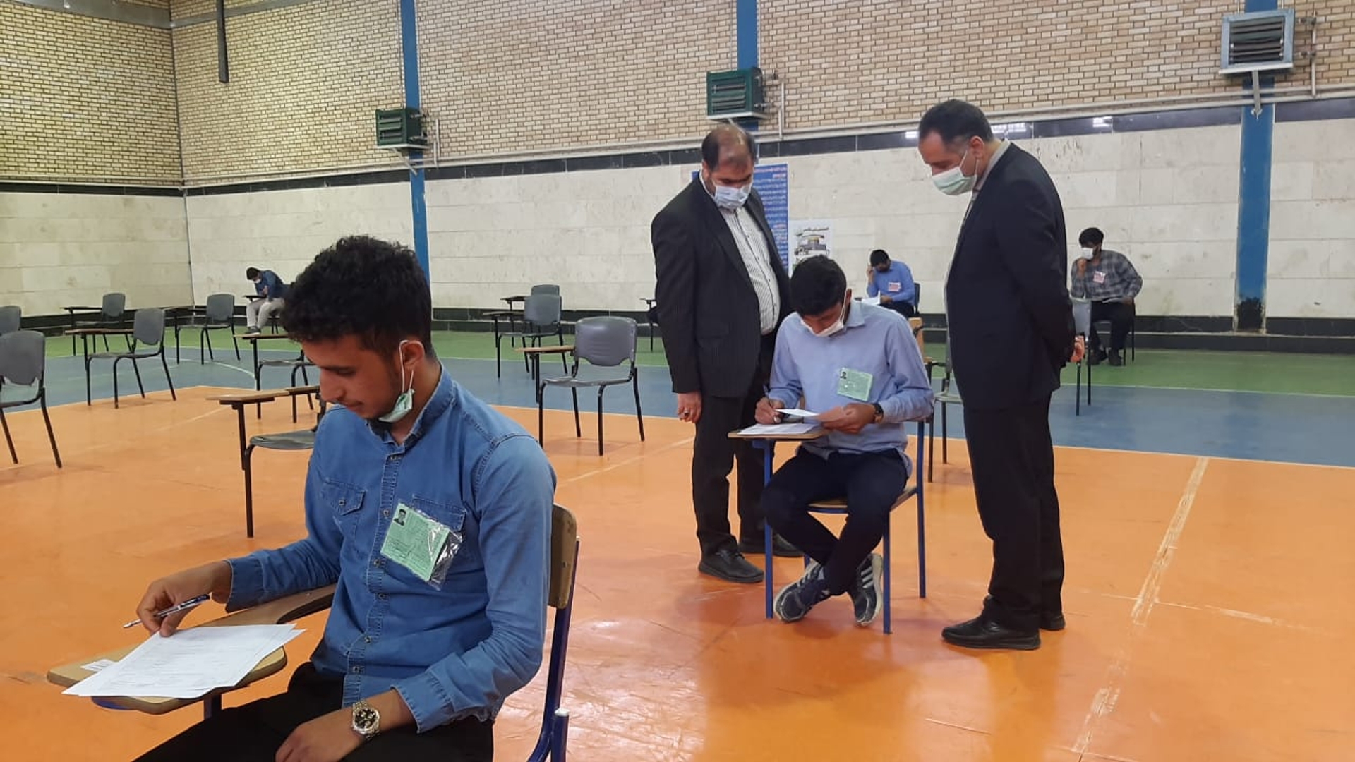 فرماندار شهرستان فراهان و ارتگلی ریئس اداره اموزش و پروش شهرستان ازحوزه امتحانات نهایی شهرستان بازدید نمودند