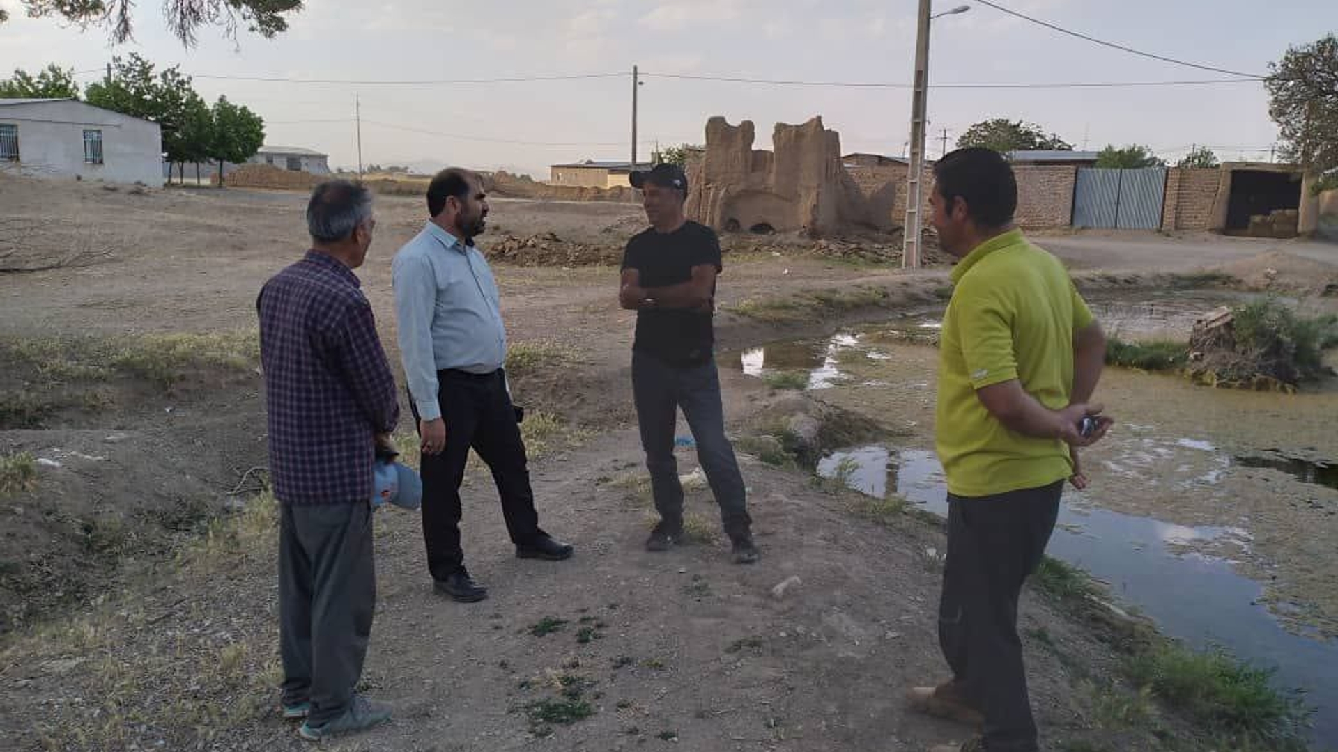 فرماندار شهرستان فراهان از روند پروژه های در حال اجرای روستاهای حسین آباد و جلال آباد در بخش مرکزی بازدید نمود