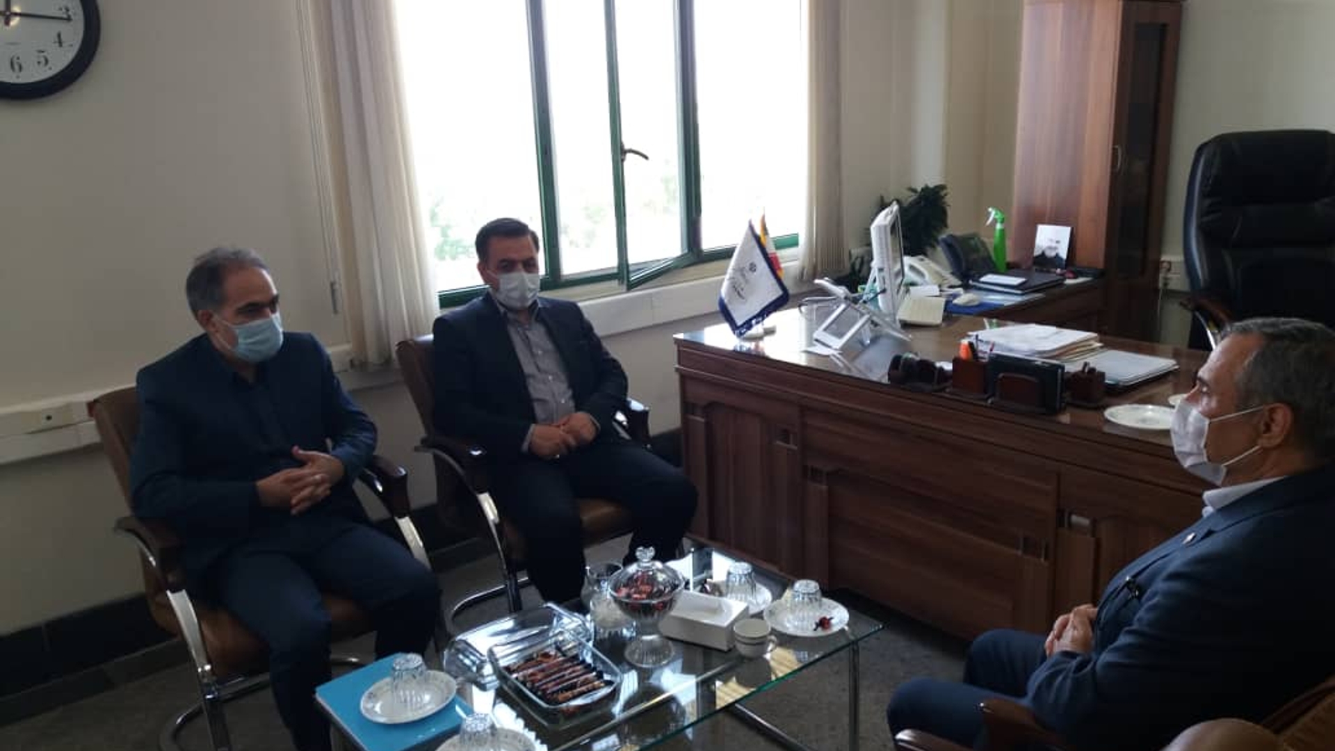 نشست معاون هماهنگی امور اقتصادی وتوسعه منطقه ای با رییس خانه صنعت ، معدن وتجارت استان