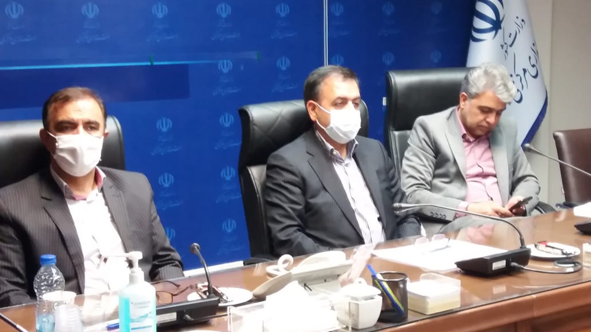 جلسه ای به منظور " بررسی موضوعات مرتبط با حوزه آرد و نان در سطوح ملی و استانی"  به ریاست کوشش تبار معاون هماهنگی امور اقتصادی و توسعه منطقه ای وزارت کشور و با حضور میرزاخانی معاون هماهنگی امور اقتصادی و توسعه منطقه ای استانداری و گودرزی سرپرست دفتر هماهنگی امور اقتصادی و معاونین اقتصادی استانداریهای سراسر کشور و مدیران مربوطه به صورت ویدئو کنفرانس برگزار گردید.