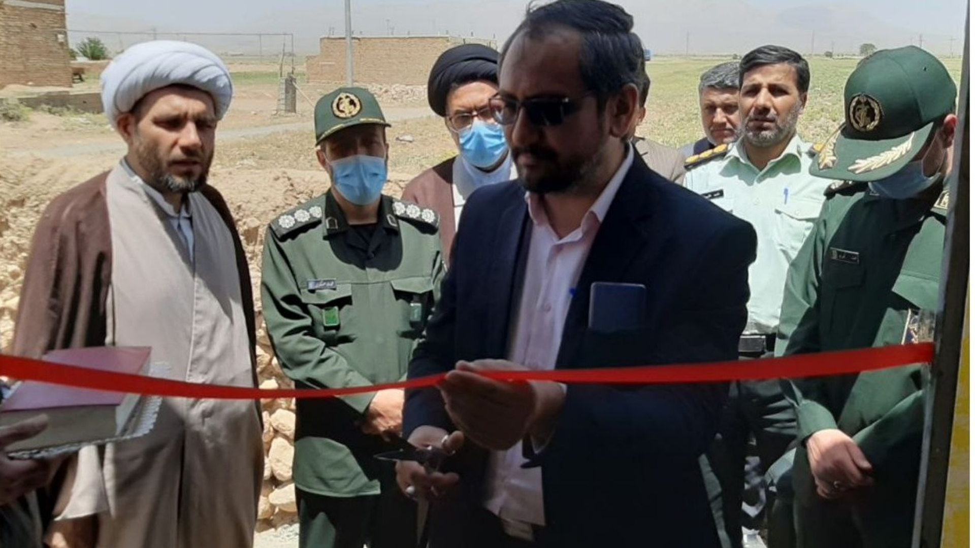 بهره برداری از یک واحد مسکونی به مناسبت سالروز آزادسازی خرمشهر با حضور جانشین سپاه روح الله استان مرکزی