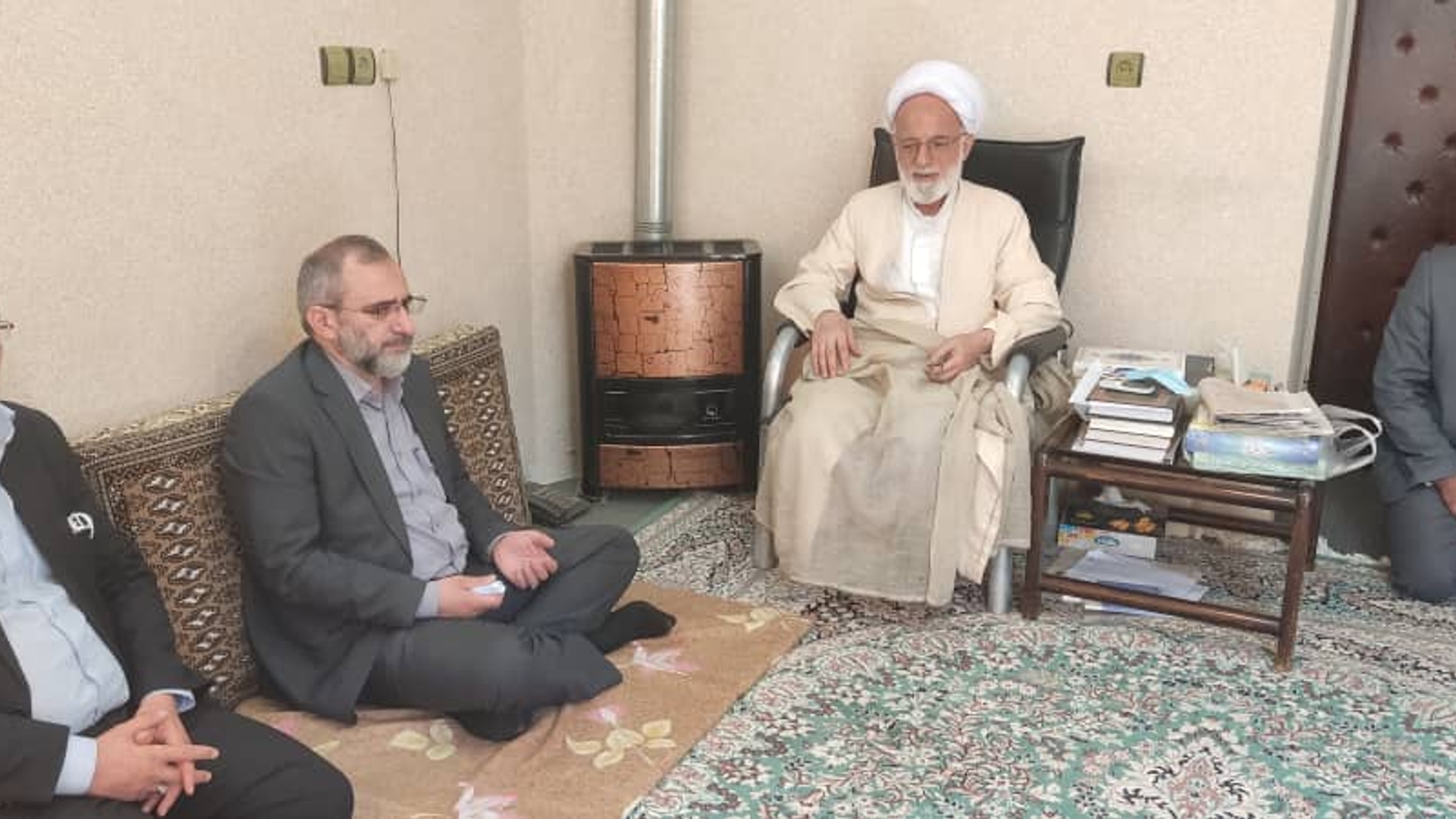 جلسه بررسی مسائل و مشکلات حوزه های اقتصادی ، اجتماعی ، صنعتی و ... استان