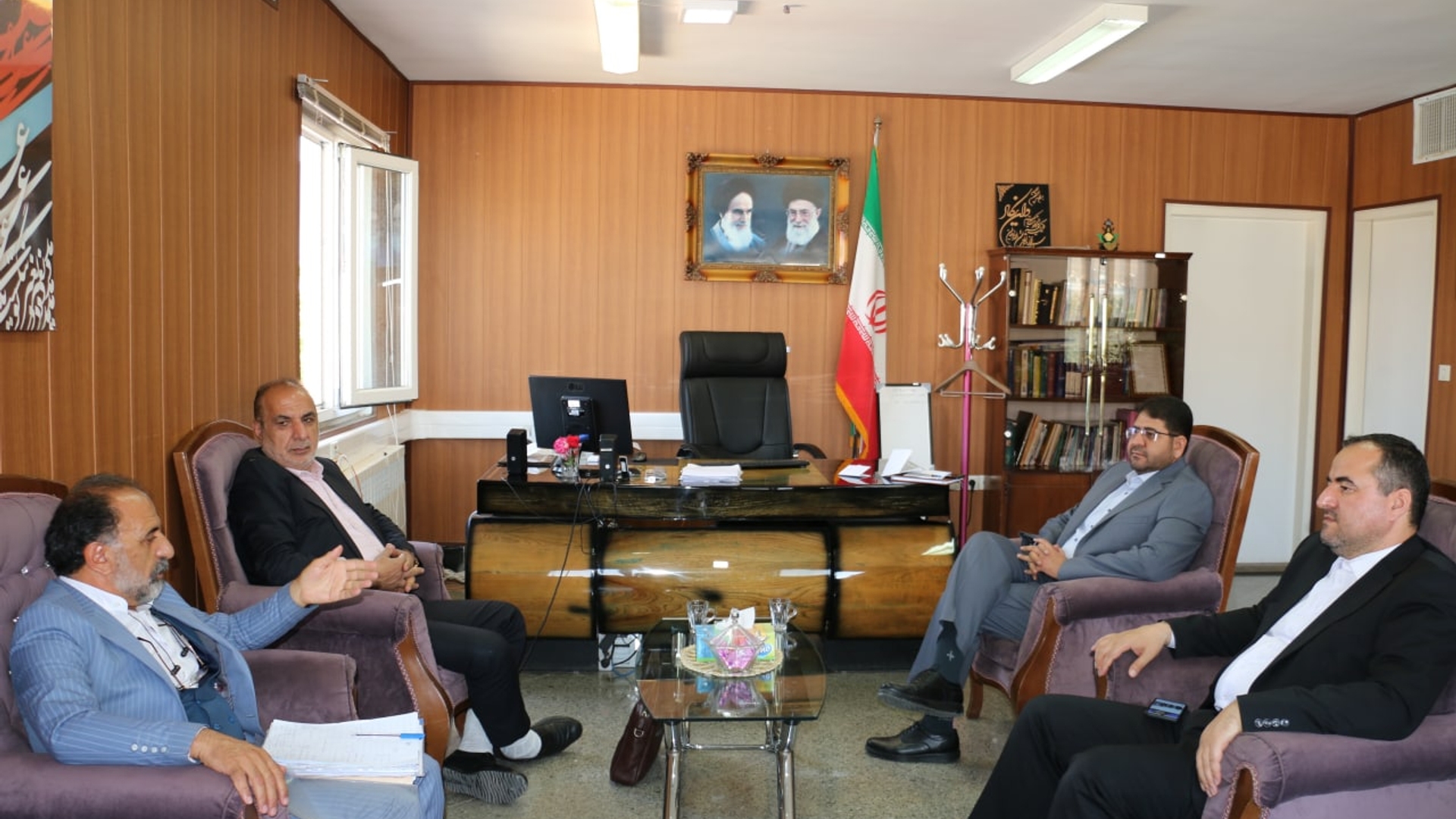 دیدار و گفتگو                                  :