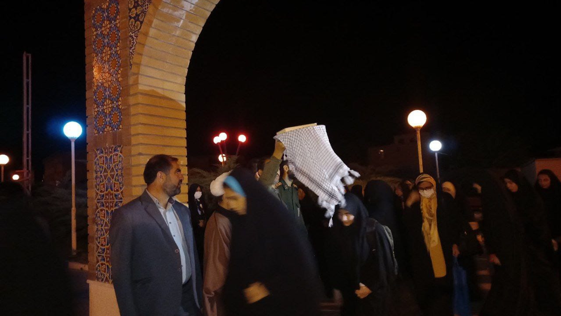 فرماندار شهرستان فراهان در حاشیه مراسم اعزام کاروان ارتحال ملکوتی امام(ره) گفت: افتخار و اقتدار امروز ایران اسلامی مرهون رهبری خردمندانه حضرت امام خمینی(ره) و پس از آن مقام‌ معظم رهبری و جان‌فشانی شهدای گرانقدر است.‌