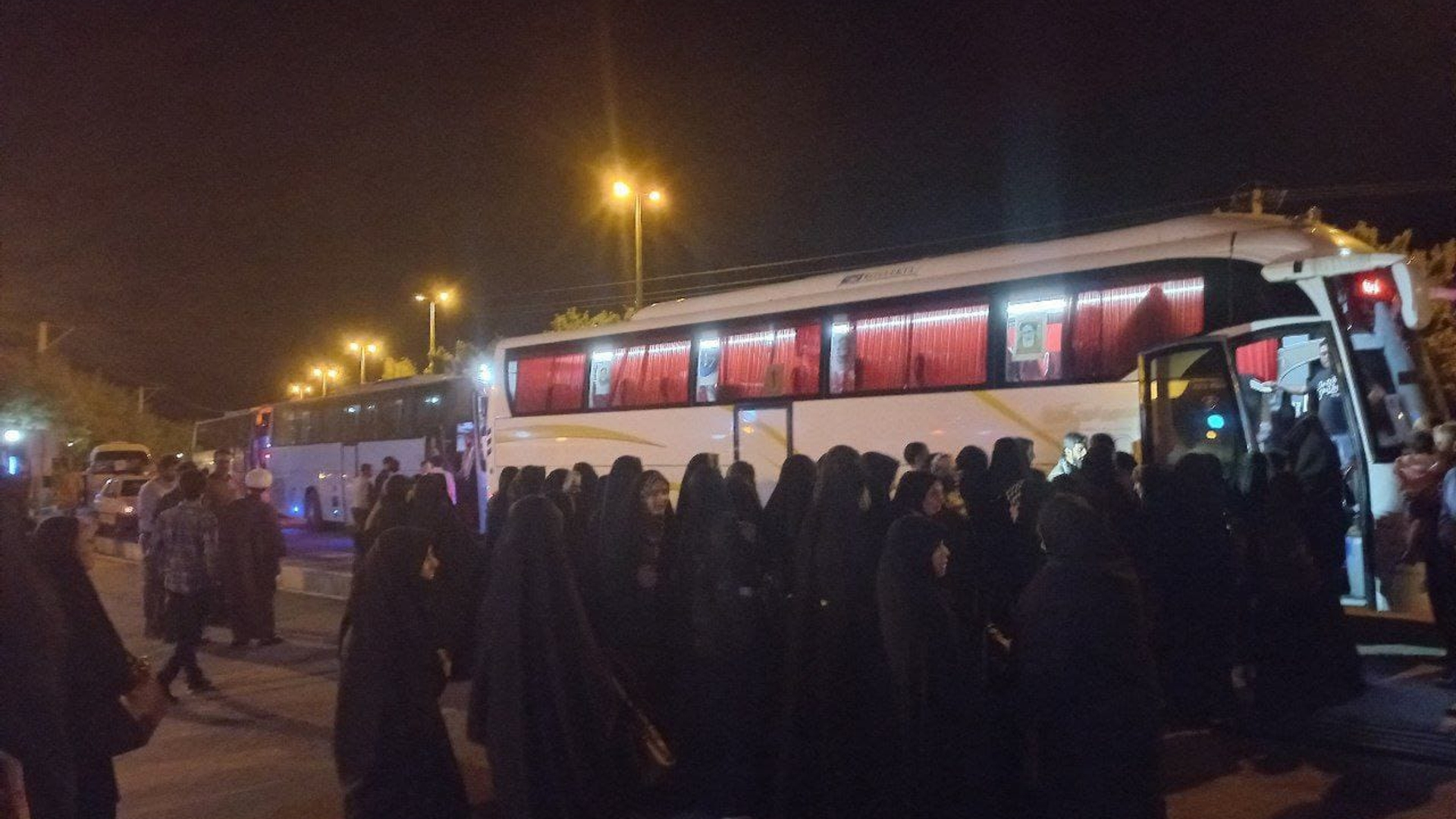 پیام قدردانی و تشکر فرماندار شهرستان فراهان  از دستگاه ها و ادارات سطح شهرستان در اعزام زائرین به مرقد امام خمینی (ره) در سی و سومین سالگرد ملکوتی