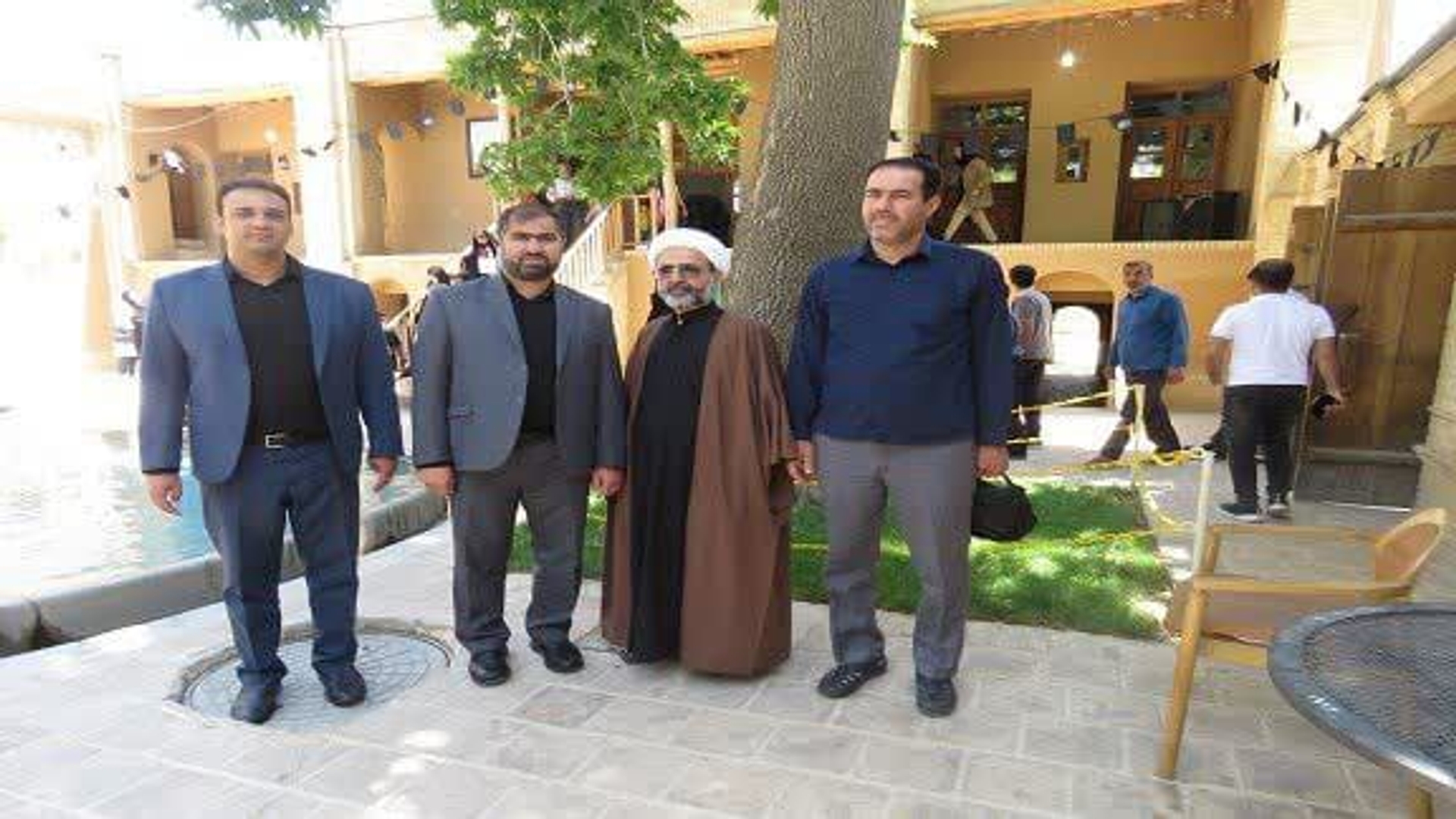 بازدید و زیارت مشترک فرماندار شهرستان فراهان  و امام جمعه شهرستان از بیت تاریخی امام(ره) در شهر خمین