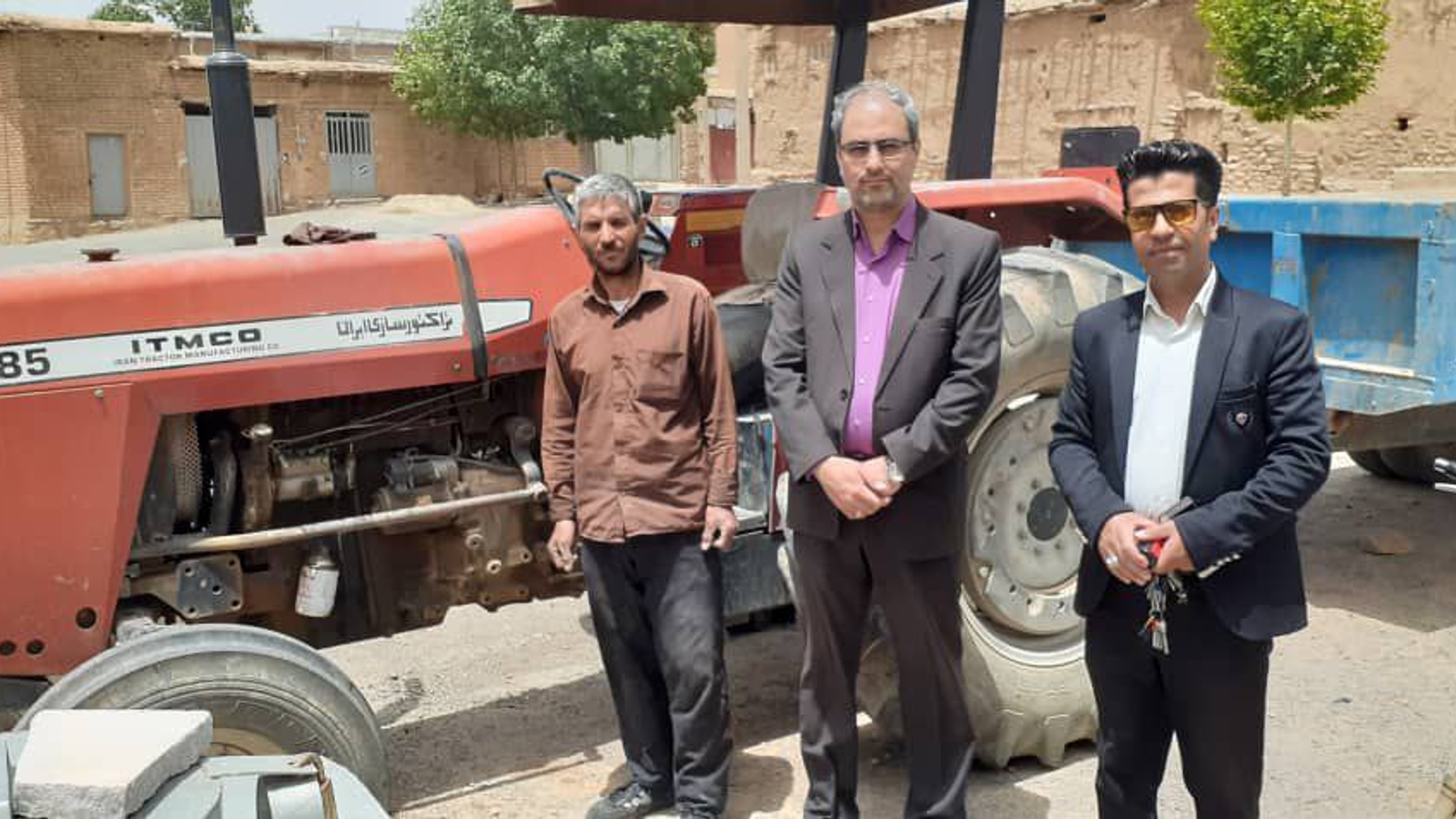 بازدید نمایندگان دفتر امور روستایی و شوراها از ماشین آلات دهیاری ها