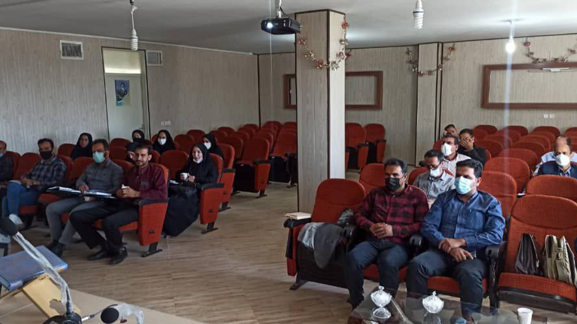 برگزاری کارگاه آموزش قوانین و مقررات ویژه دهیاری ها در بخش مرکزی شازند