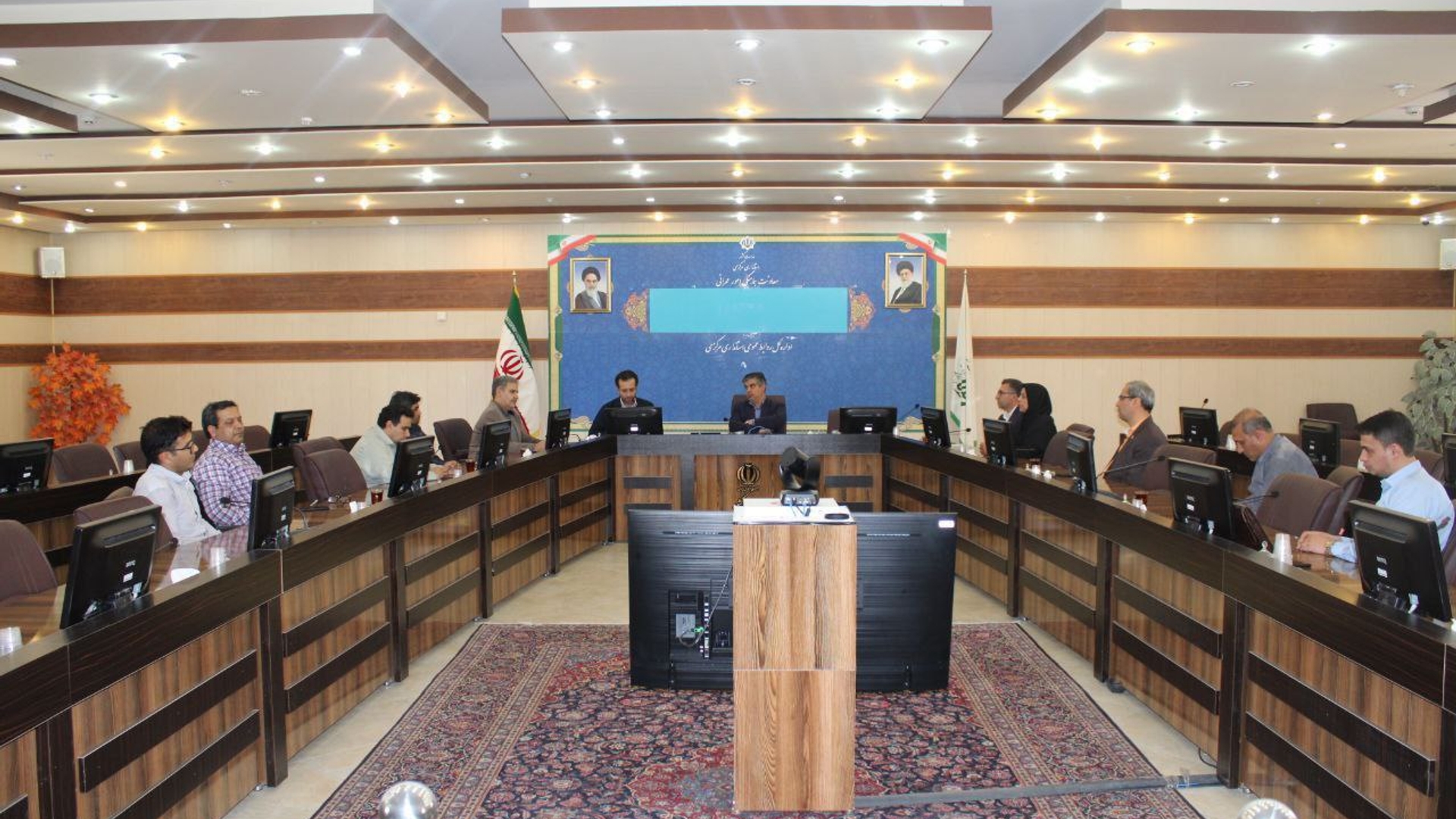 جلسه معاون هماهنگی امور عمرانی با مجموعه دفتر امور روستایی و شوراها