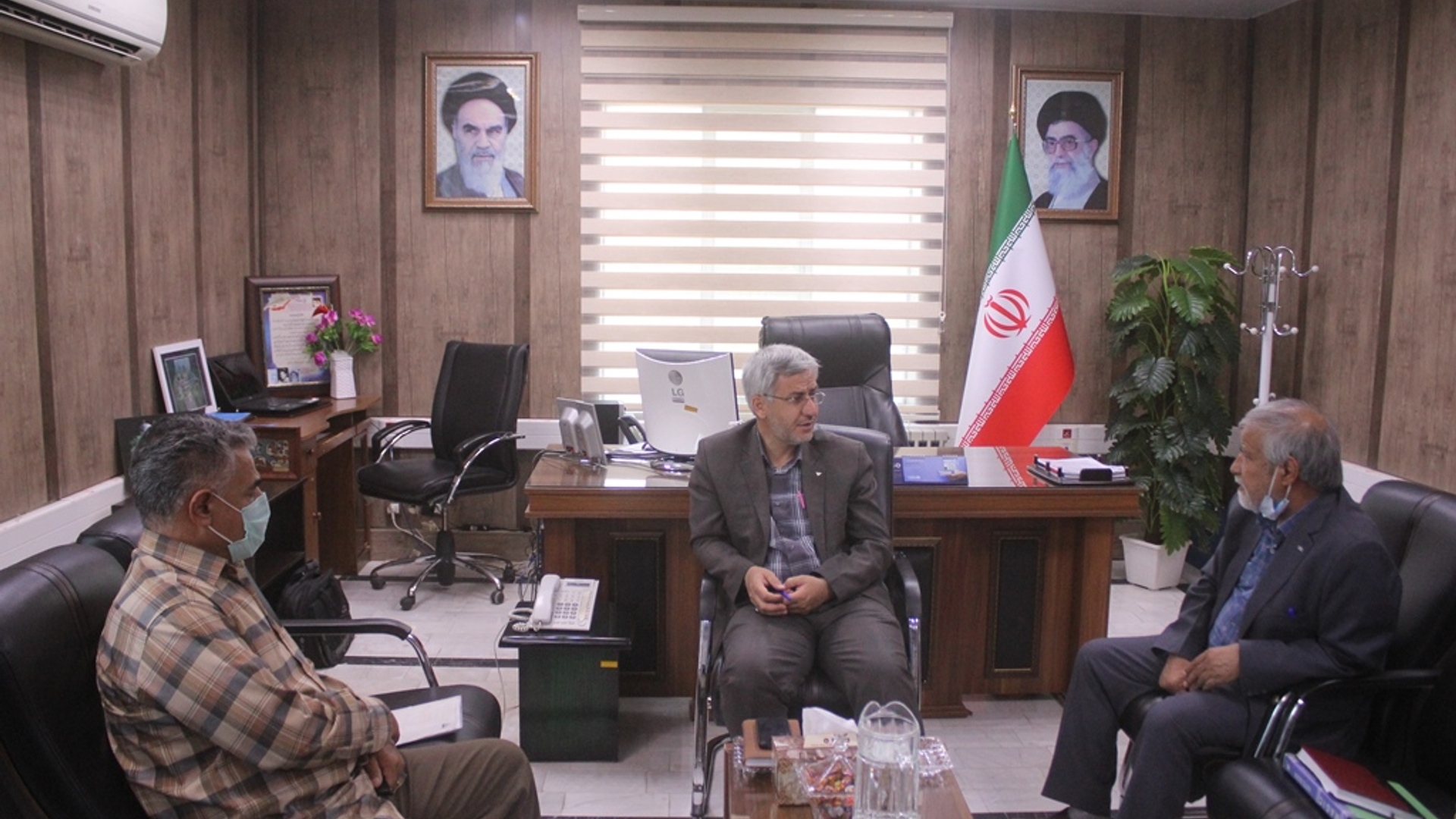 جلسه بررسی مسائل و مشکلات تعاونی مسکن 32 واحدی مهر کارگران خمین برگزار شد