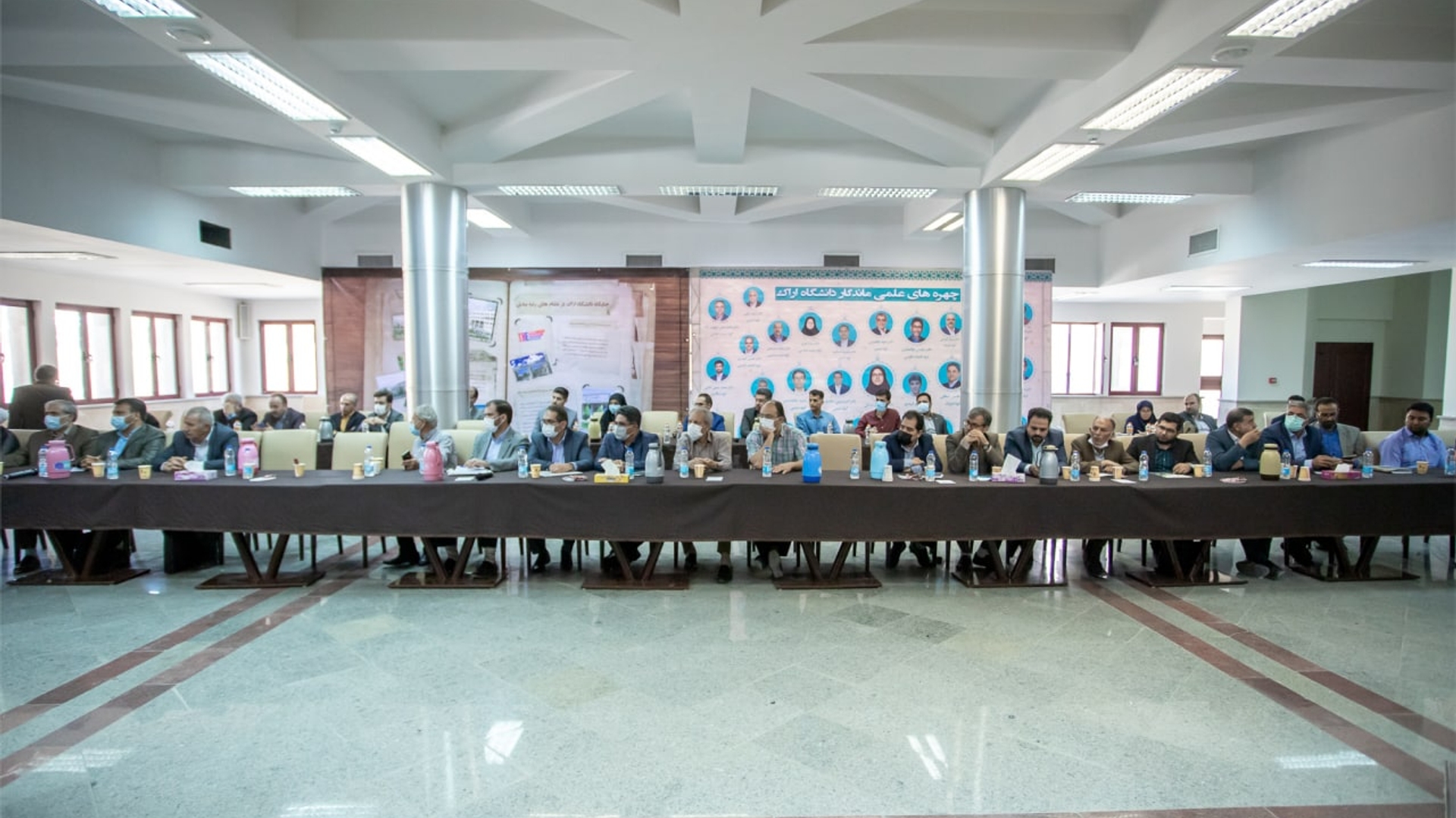 نشست هم اندیشی استاندار مرکزی، نماینده مردم اراک، خنداب و کمیجان، معاونین استاندار و جمعی از مسئولین استان مرکزی با شرکت های دانش بنیان در دانشگاه اراک برگزار شد