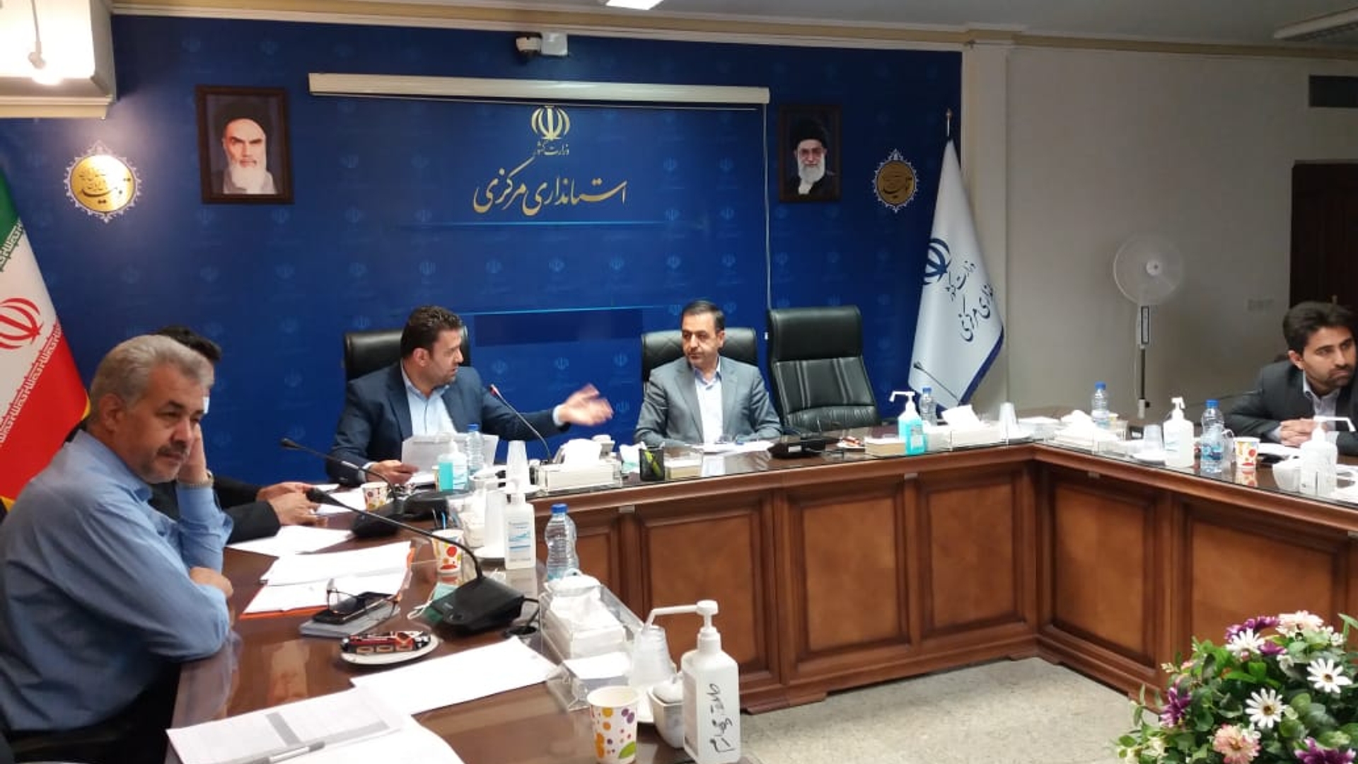 جلسه کارگروه اقتصادی سفر ریاست جمهور به استان مرکزی به ریاست معاون هماهنگی امور اقتصادی وتوسعه منطقه ای  وبا حضور  مدیران مربوطه  برگزار گردید                            پنجشنبه ۱۹ خرداد ۱۴۰۱