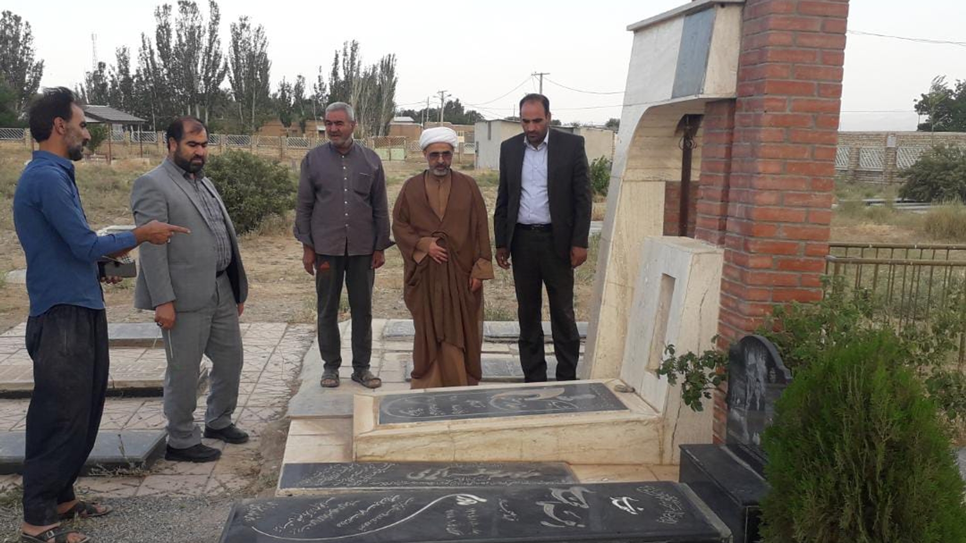 دیدار و تجلیل از والدین شهید والامقام محمد اسدی جونوشی در روستای جونوش فراهان توسط فرماندار شهرستان فراهان