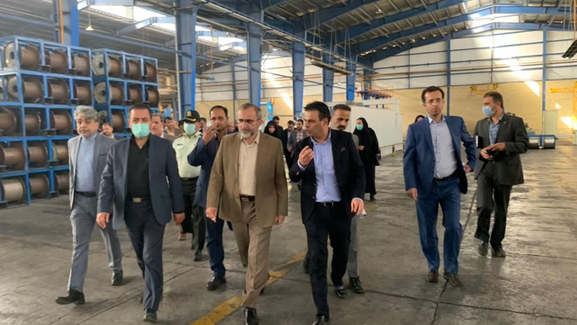 بازدید استاندار مرکزی به همراه معاون هماهنگی امور اقتصادی و توسعه منطقه ای استاندار، سرپرست فرمانداری زرندیه و جمعی از مدیران از شرکت کابل سینا در شهرک صنعتی مامونیه