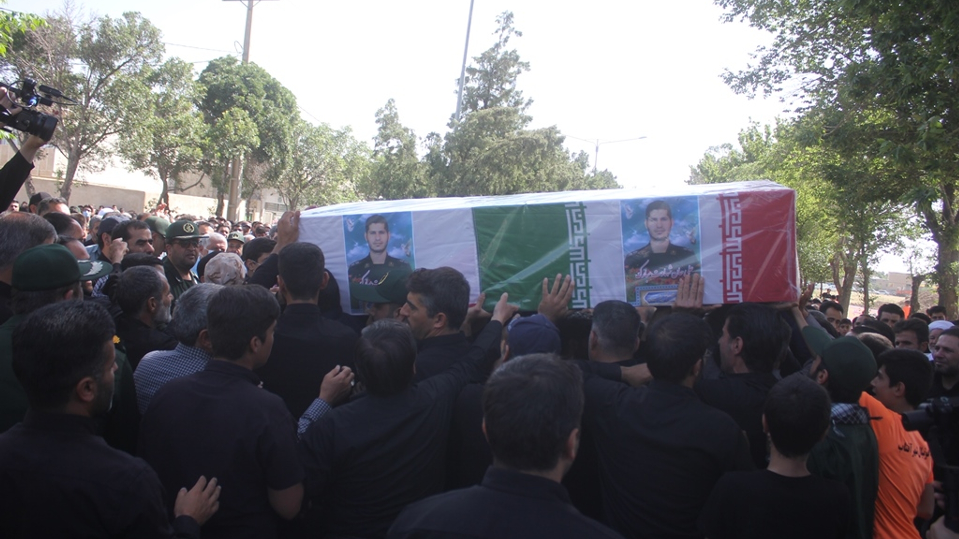 پیکر مطهر پاسدار شهید " علی کمانی " در شهرستان خمین تشییع شد