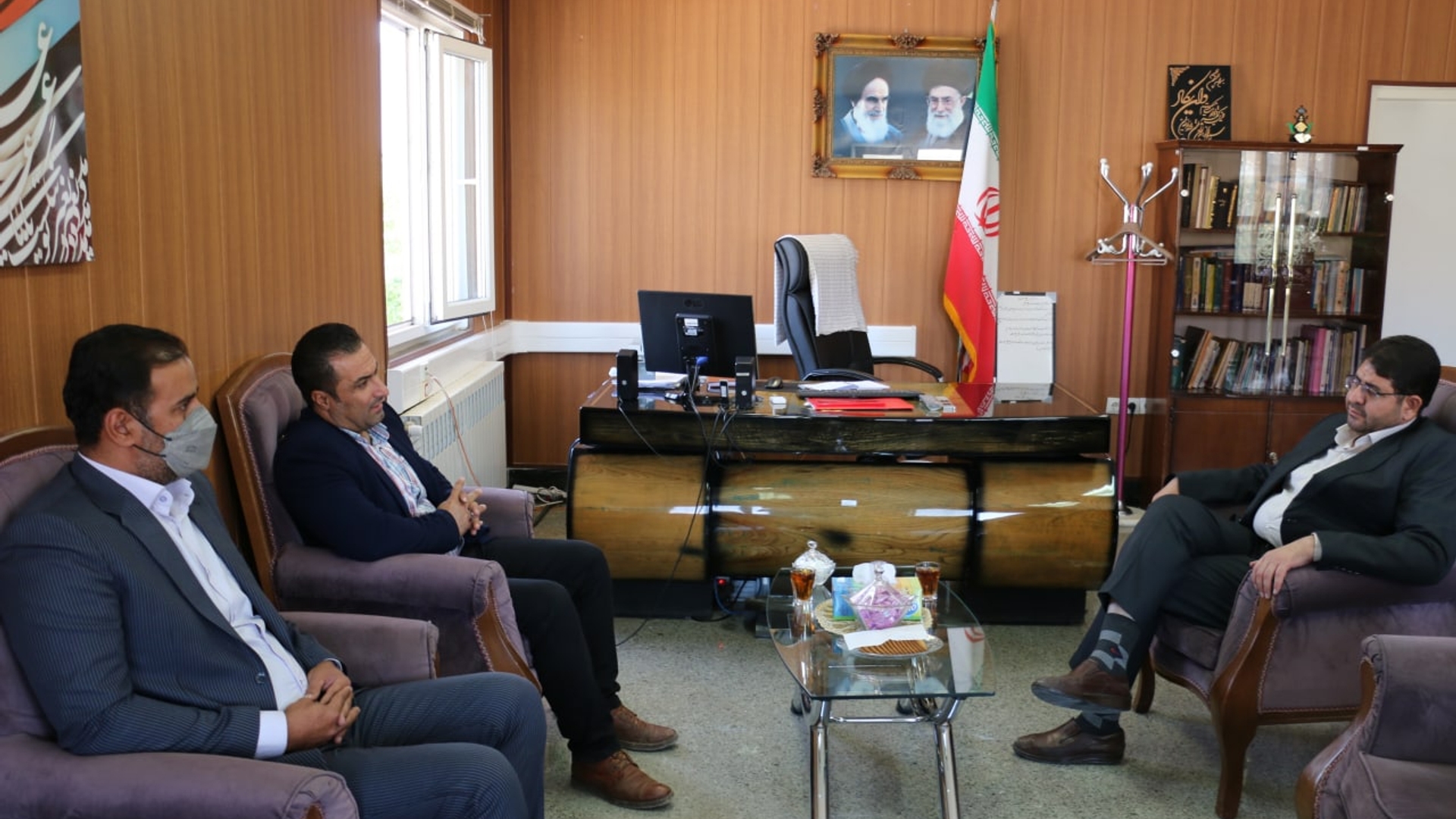 دیدار و گفتگو                                          :