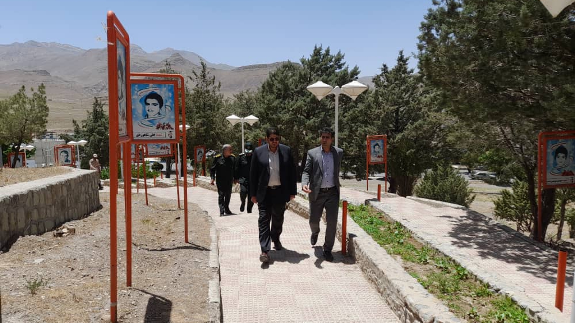 ادای احترام به مقام شامخ شهدا