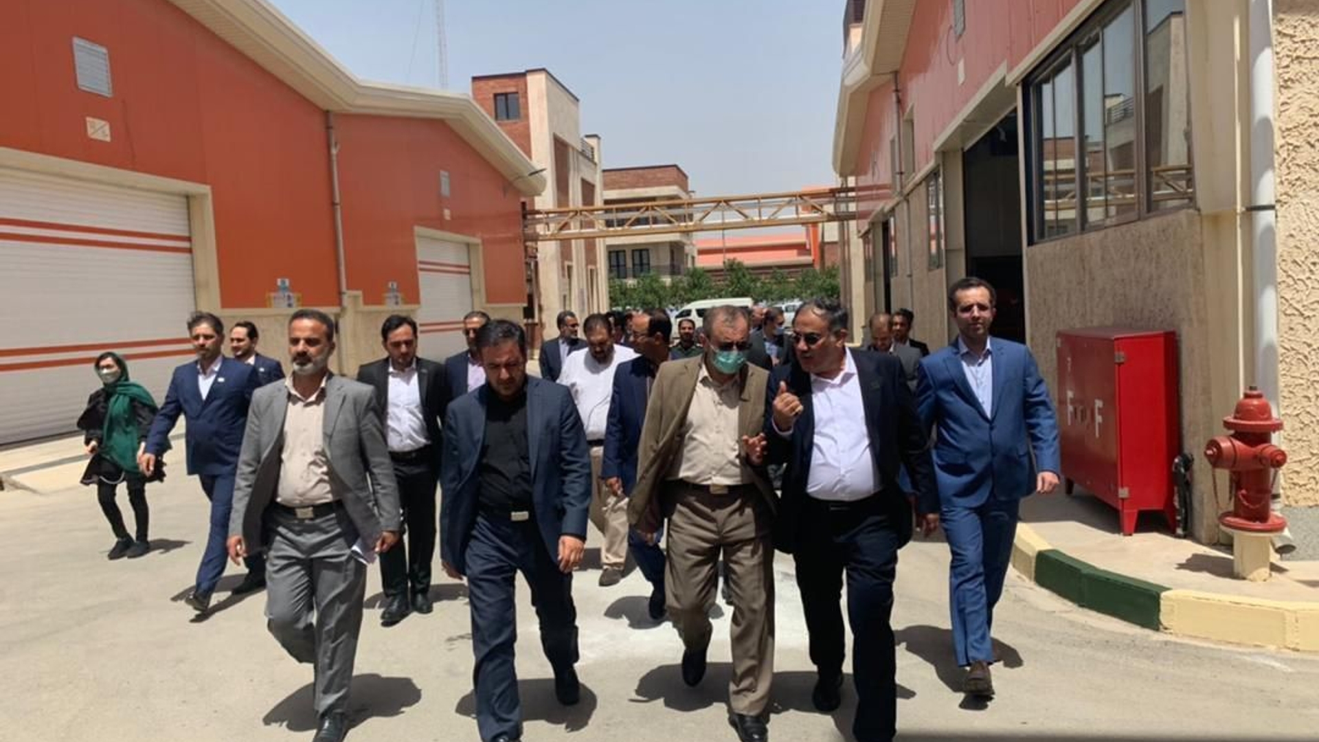 بازدید استاندار مرکزی به همراه معاون هماهنگی امور اقتصادی استاندار، سرپرست فرمانداری زرندیه و جمعی از مدیران از شرکت آرمان سبز آدینه در شهرک صنعتی مامونیه