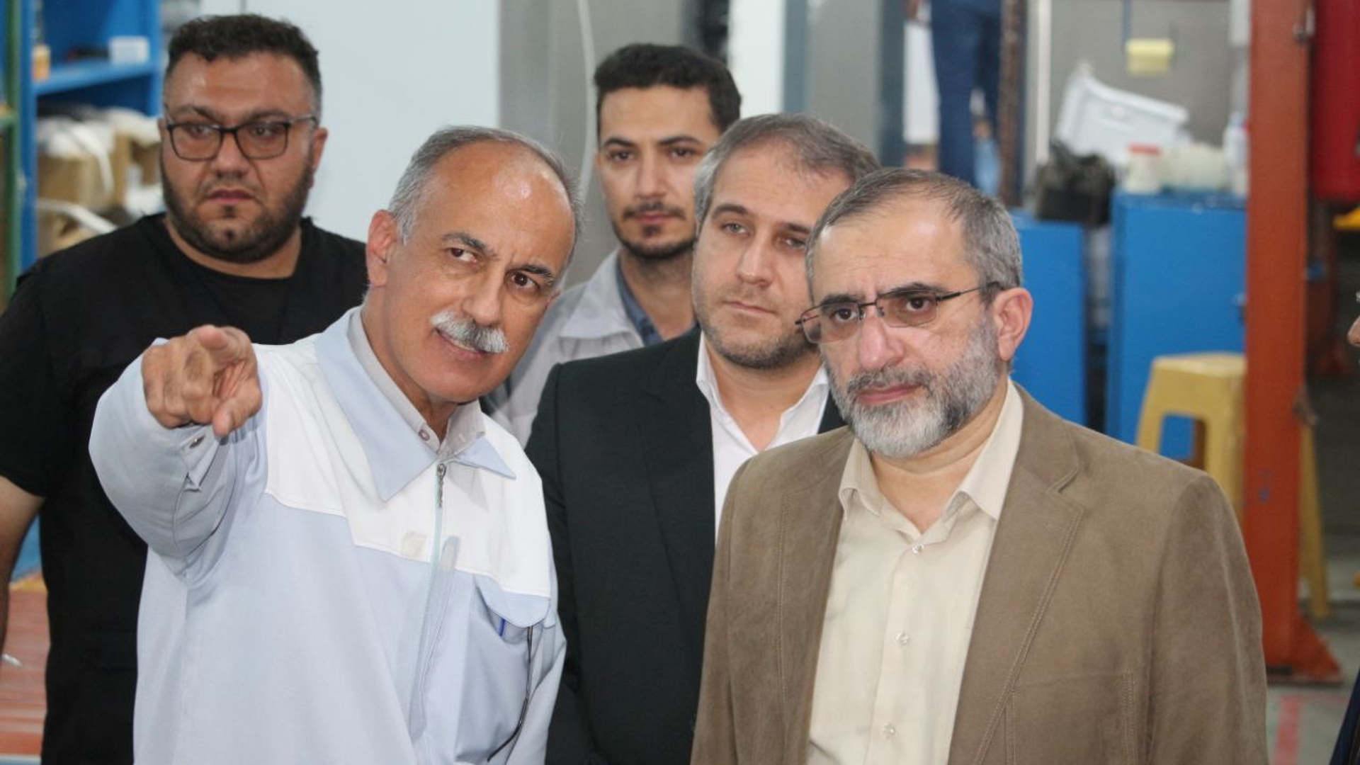 بازدید استاندار مرکزی به همراه معاون هماهنگی امور اقتصادی استاندار، سرپرست فرمانداری ساوه و جمعی از مدیران از شرکت نیکسان، واحد تولید کننده یخچال و کولر