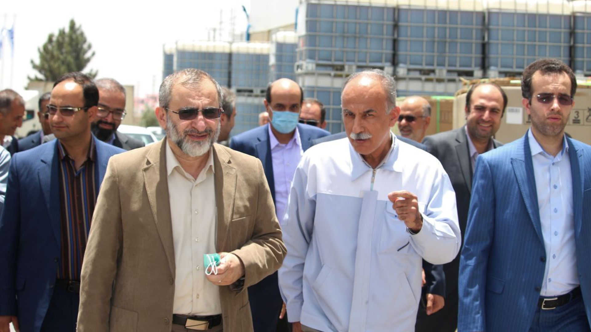 بازدید استاندار مرکزی به همراه معاون هماهنگی امور اقتصادی استاندار، سرپرست دفتر هماهنگی امور اقتصادی، سرپرست فرمانداری ساوه و جمعی از مدیران از شرکت نیکسان، واحد تولید کننده یخچال و کولر 

سه‌شنبه ۲۴ خرداد ۱۴۰۱