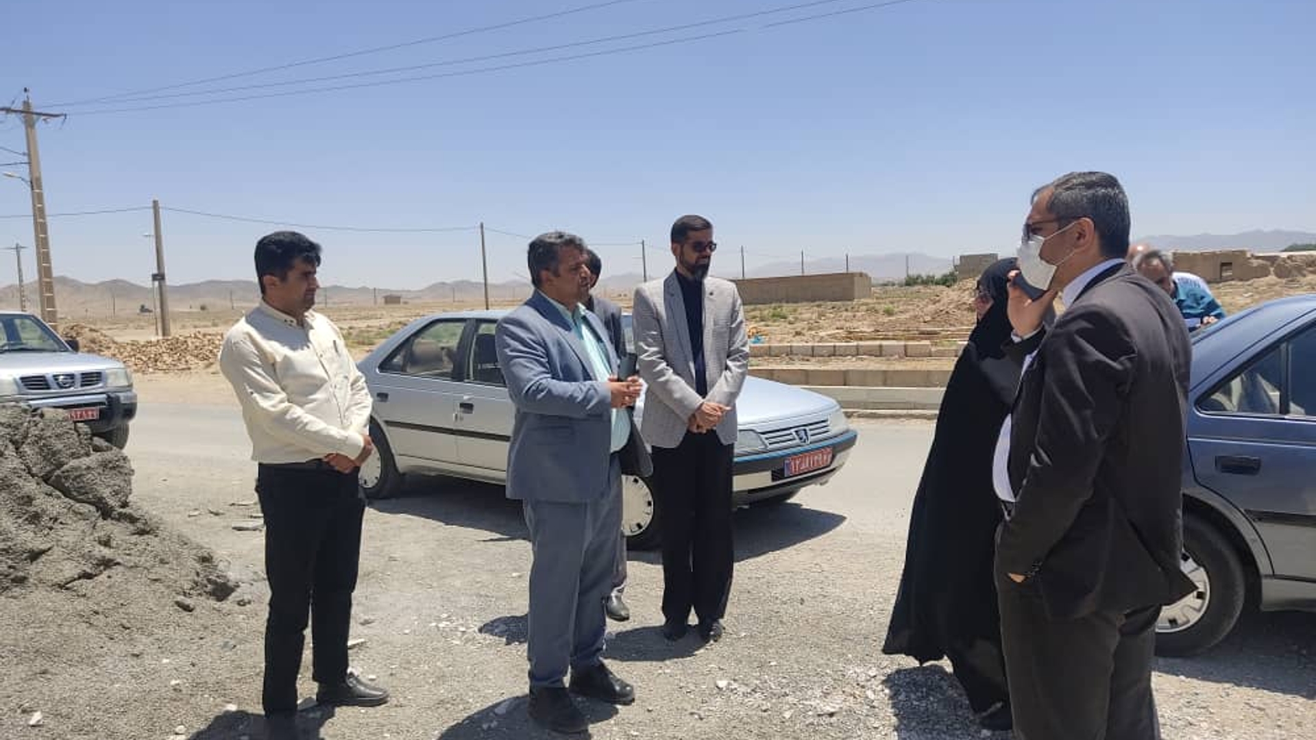 بازدید از پروژه های احداث منازل زنان سرپرست خانوار در شهرستان کمیجان با حضور ابراهیم رستمی  فرماندار ، سرکار خانم  مفتح زاده مدیر  کل امور زنان وخانواده  استانداری ، خانم  آقا محمدی معاون دفتر ، آرزو مند بخشدار میلاجرد ، رسولی مدیر کمیته امداد امام خمینی  (ره)  شهر

ستان و سرکار خانم ها  نحوی و یوسفی  انجام  گردید .