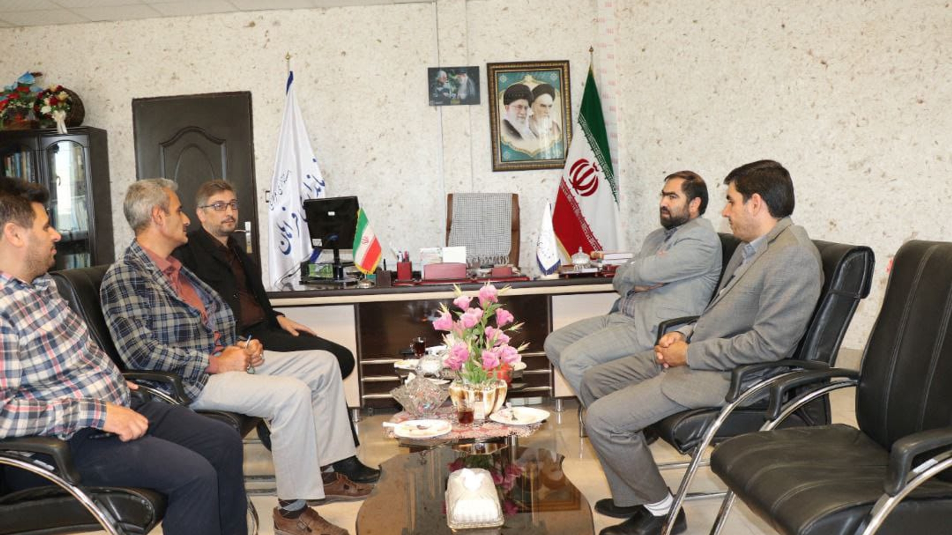 دیدار عابد حقدادی مدیرکل ورزش وجوانان استان مرکزی با آقازیارتی فرماندار شهرستان و حسینی معاونت فرمانداری فراهان