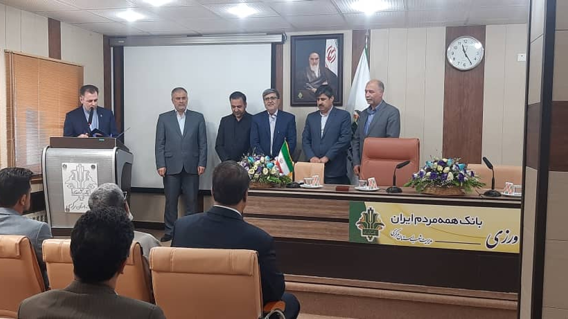 مراسم تودیع و معارفه مدیر شعب بانک کشاورزی استان با حضور معاون هماهنگی امور اقتصادی و توسعه منطقه ای استاندار برگزار شد.
پنجشنبه ۲۶ خرداد ۱۴۰۱