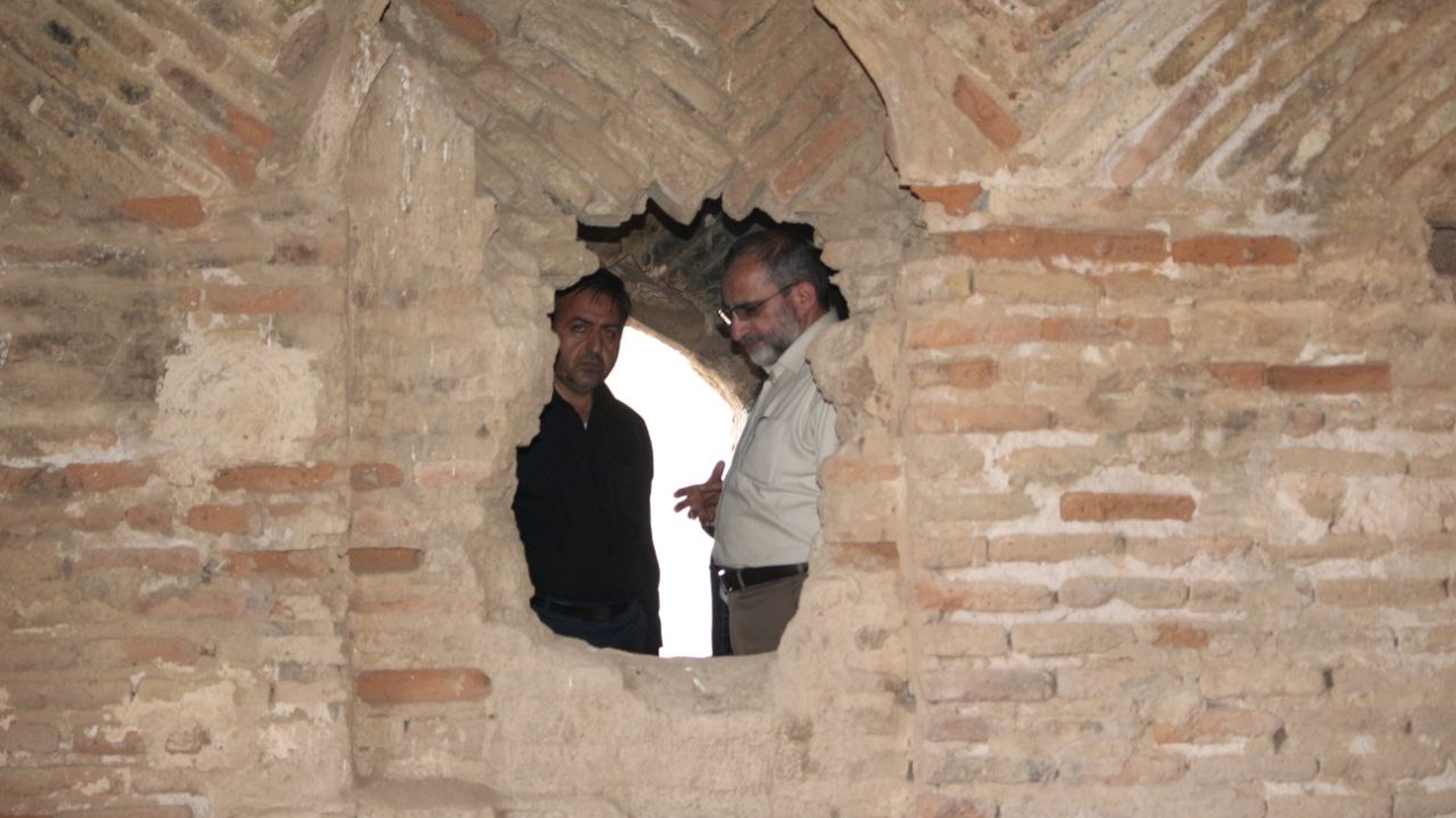 بازدید استاندار مرکزی به همراه معاون هماهنگی امور اقتصادی استاندار، سرپرست فرمانداری ویژه شهرستان ساوه و جمعی از مدیران از کاروانسرای تاریخی شهر آوه