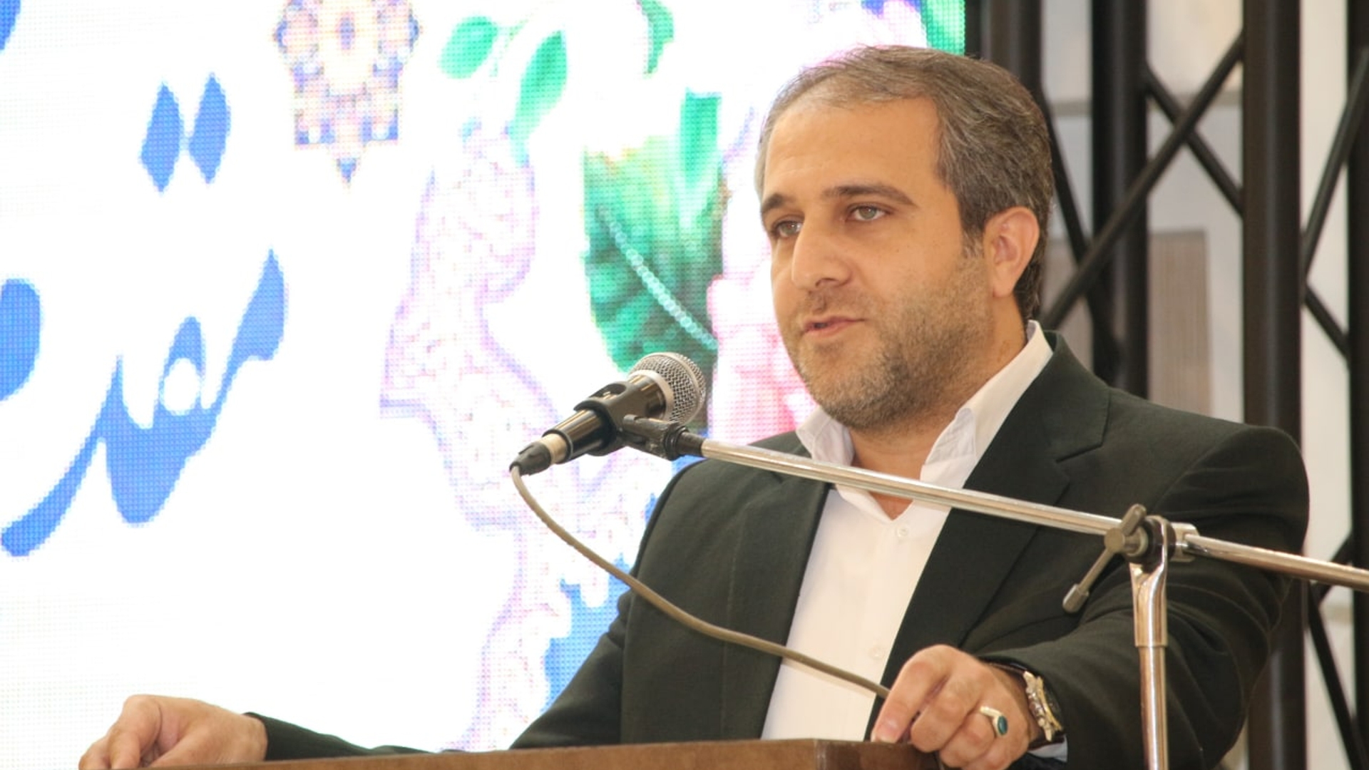 مجمع عمومی و جشن حمایت انجمن حمایت از زندانیان ساوه با حضور مهدی الیاسی سرپرست فرمانداری ویژه ، دادستان ، قضات دادگستری، رییس شورا و شهردار ، فرماندهان نظامی و انتظامی،مسئولین ادارات و اعضای انجمن و خیرین محترم برگزار شد.