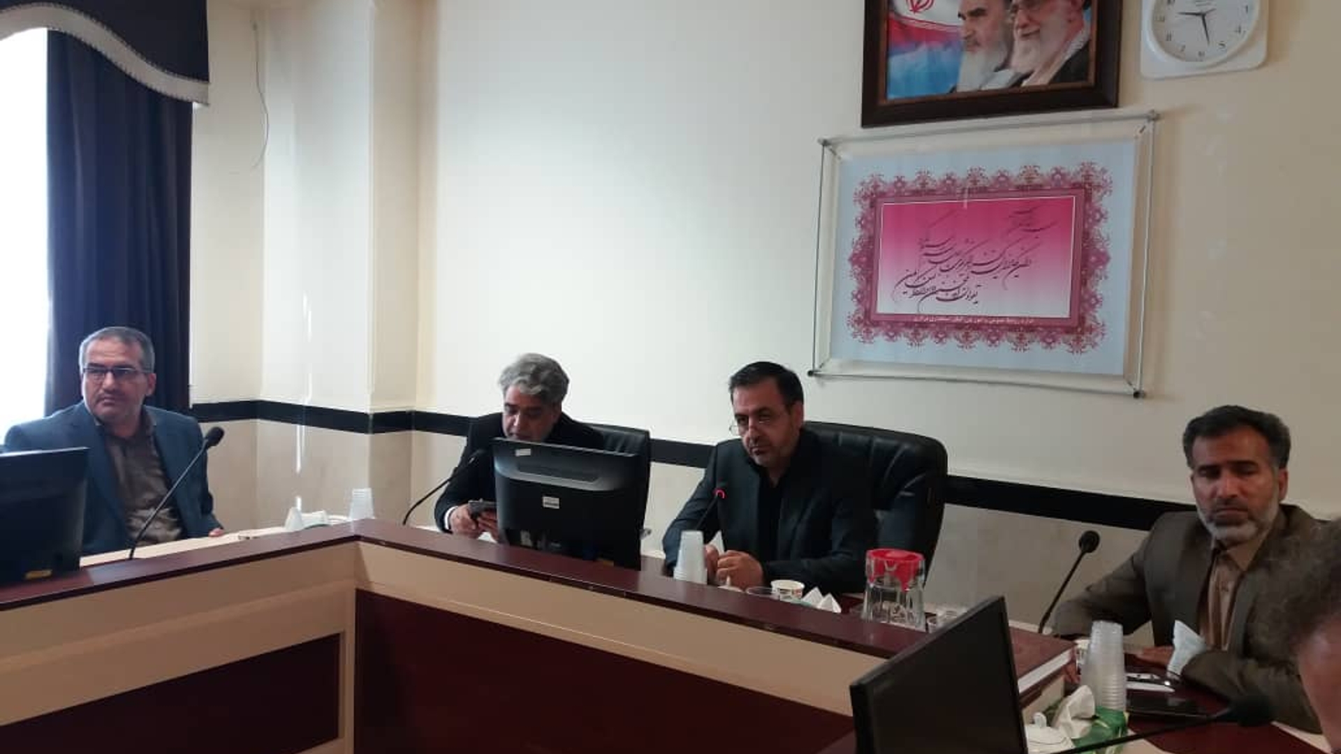 جلسه کارگروه تسهیل و رفع موانع تولید استان به منظور رسیدگی به مشکلات شرکت های آذرآب و واگن پارس به ریاست میرزاخانی معاون هماهنگی امور اقتصادی و توسعه منطقه ای استانداری و با حضور سرپرست دفتر هماهنگی امور اقتصادی و مدیران مربوطه برگزار گردید.