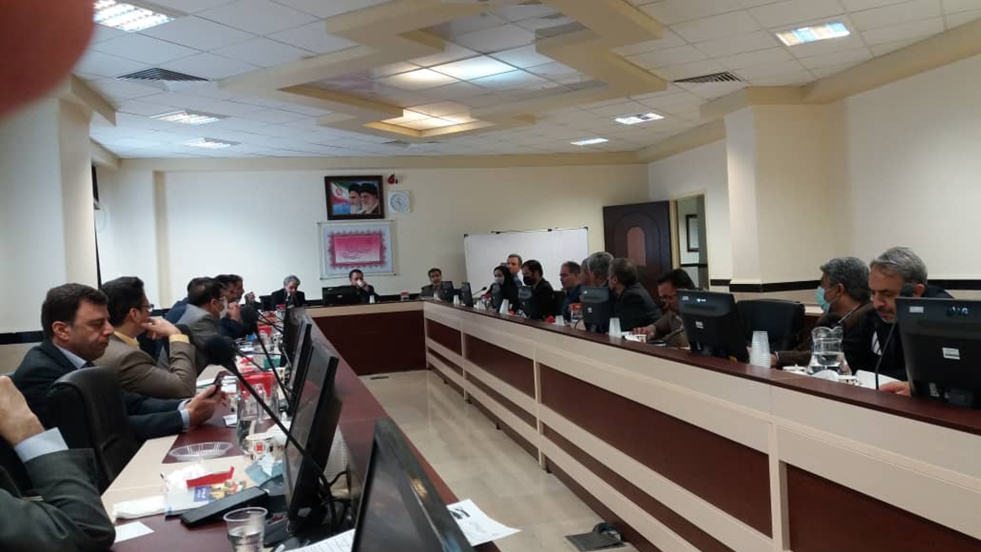 جلسه کارگروه تسهیل و رفع موانع تولید استان. به منظور رسیدگی به مشکلات شرکت های آذرآب و واگن پارس به ریاست میرزاخانی معاون هماهنگی امور اقتصادی و توسعه منطقه ای استانداری و با حضور سرپرست دفتر هماهنگی امور اقتصادی و مدیران مربوطه برگزار گردید.