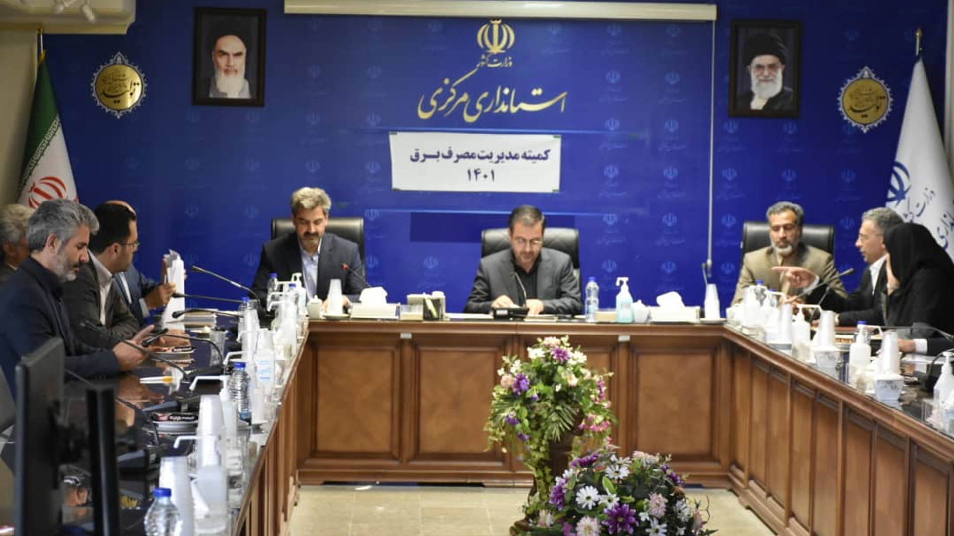 جلسه کارگروه مدیریت بحران پیک برق تابستان 1401 به ریاست میرزاخانی معاون هماهنگی امور اقتصادی و توسعه منطقه ای استانداری و با حضور سرپرست دفتر هماهنگی امور اقتصادی و مدیران مربوطه برگزار شد در این جلسه موارد مرتبط با مدیریت بحران پیک مصرف برق تابستان 1401 مطرح و بررسی شد.