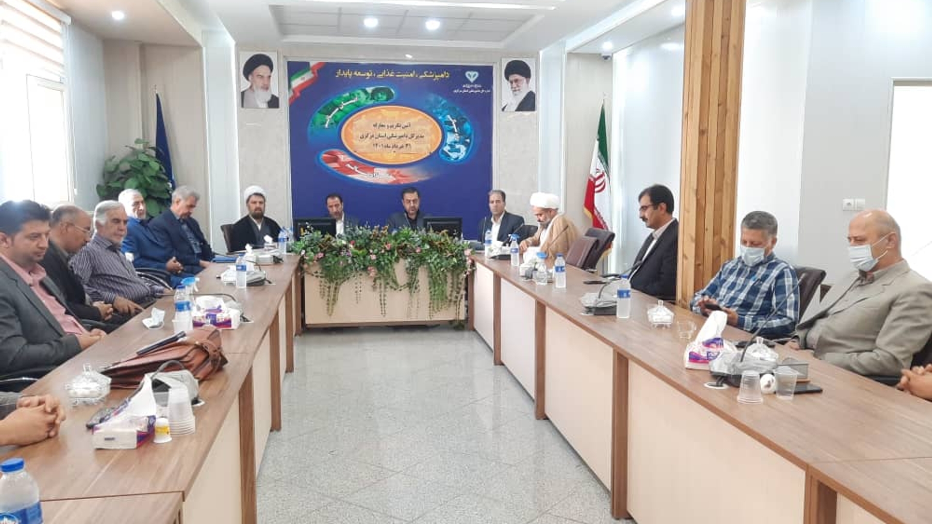 آیین تکریم و معارفه مدیرکل دامپزشکی استان مرکزی با حضور میرزاخانی معاون هماهنگی امور اقتصادی و توسعه منطقه ای استاندار برگزار شد.
سه شنبه 31 خرداد 1401