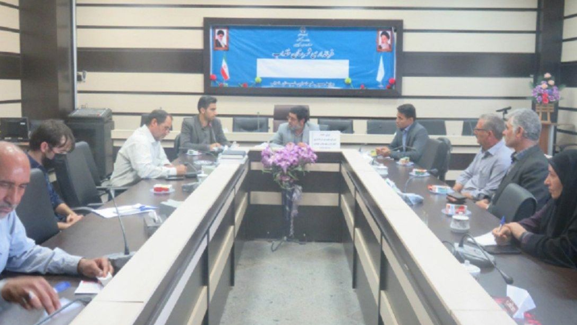 ""دیدار و نشست مشورتی فرماندار با ایثارگران""