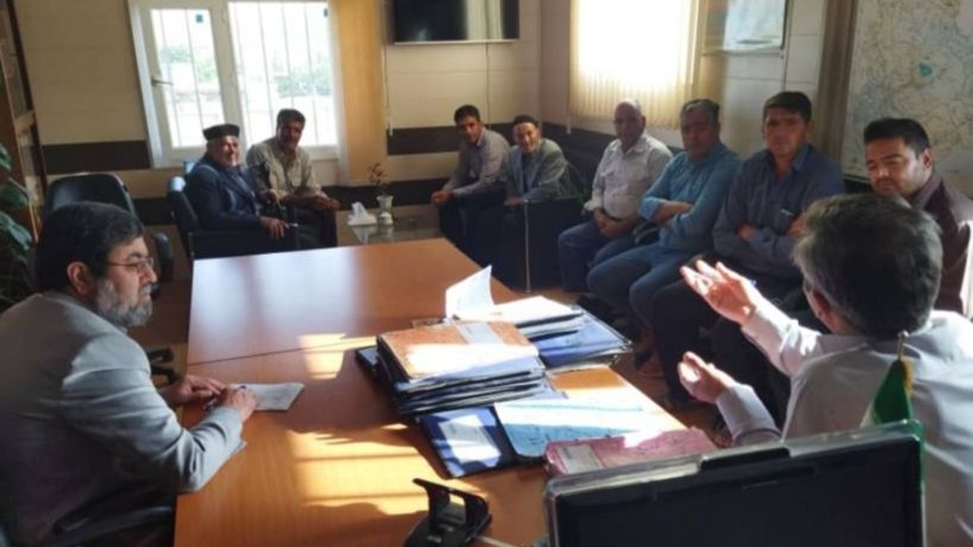 جلسه بررسی مشکلات کشاورزان با حضورفرماندار