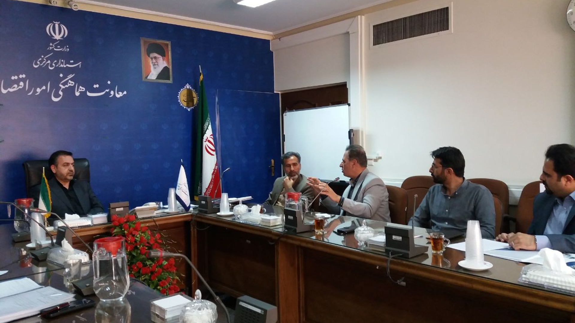 جلسه کارگروه تسهیل و رفع موانع تولید استان به منظور رسیدگی به مشکلات شرکت اکسیر پویان به ریاست میرزاخانی معاون هماهنگی امور اقتصادی و توسعه منطقه ای استانداری و با حضور سرپرست دفتر هماهنگی امور اقتصادی و مدیران مربوطه برگزار گردید.
چهارشنبه ۱۴۰۱-۰۴-۰۱